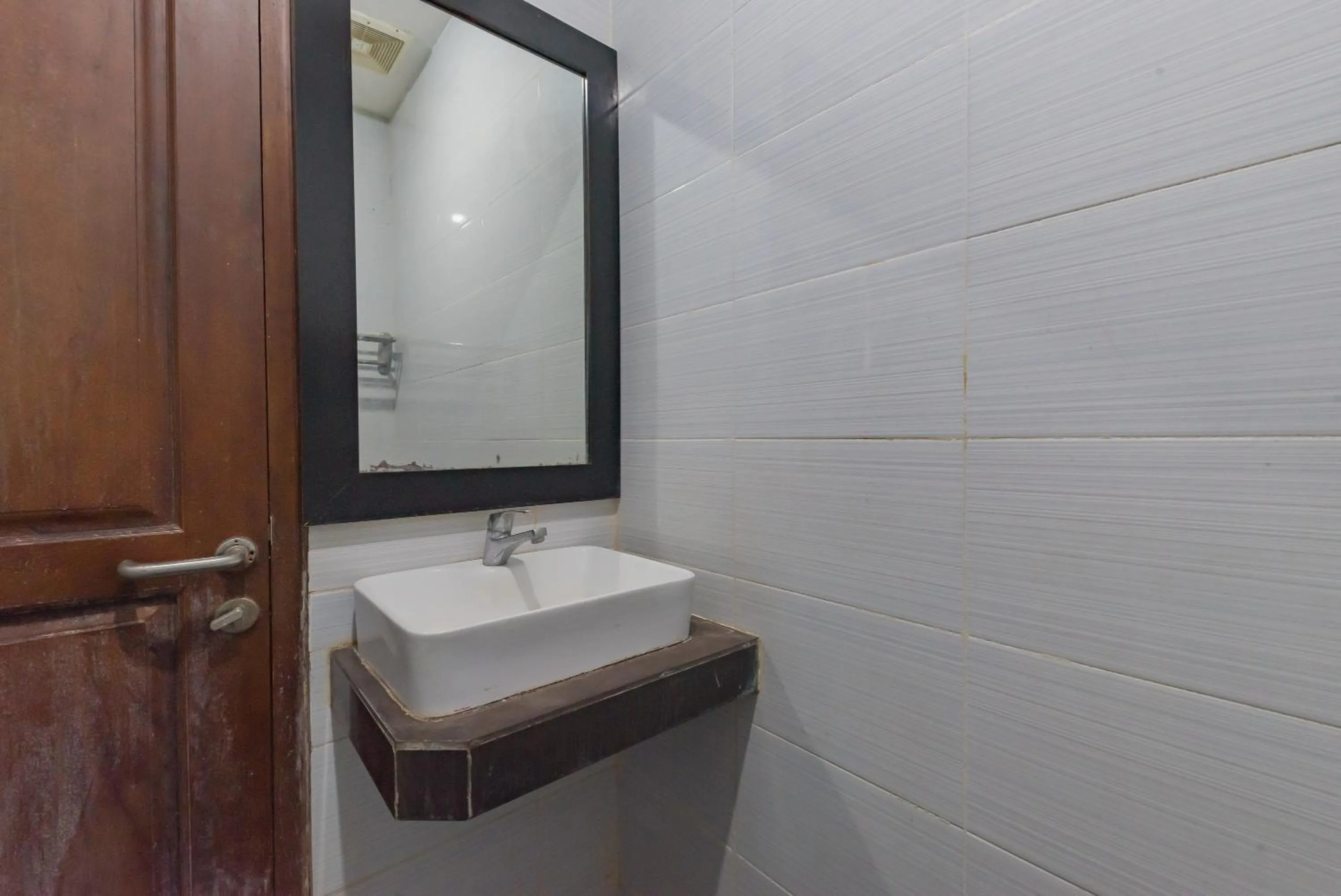 Bathroom in RedDoorz at La Mega near Pasar Pagi Cirebon