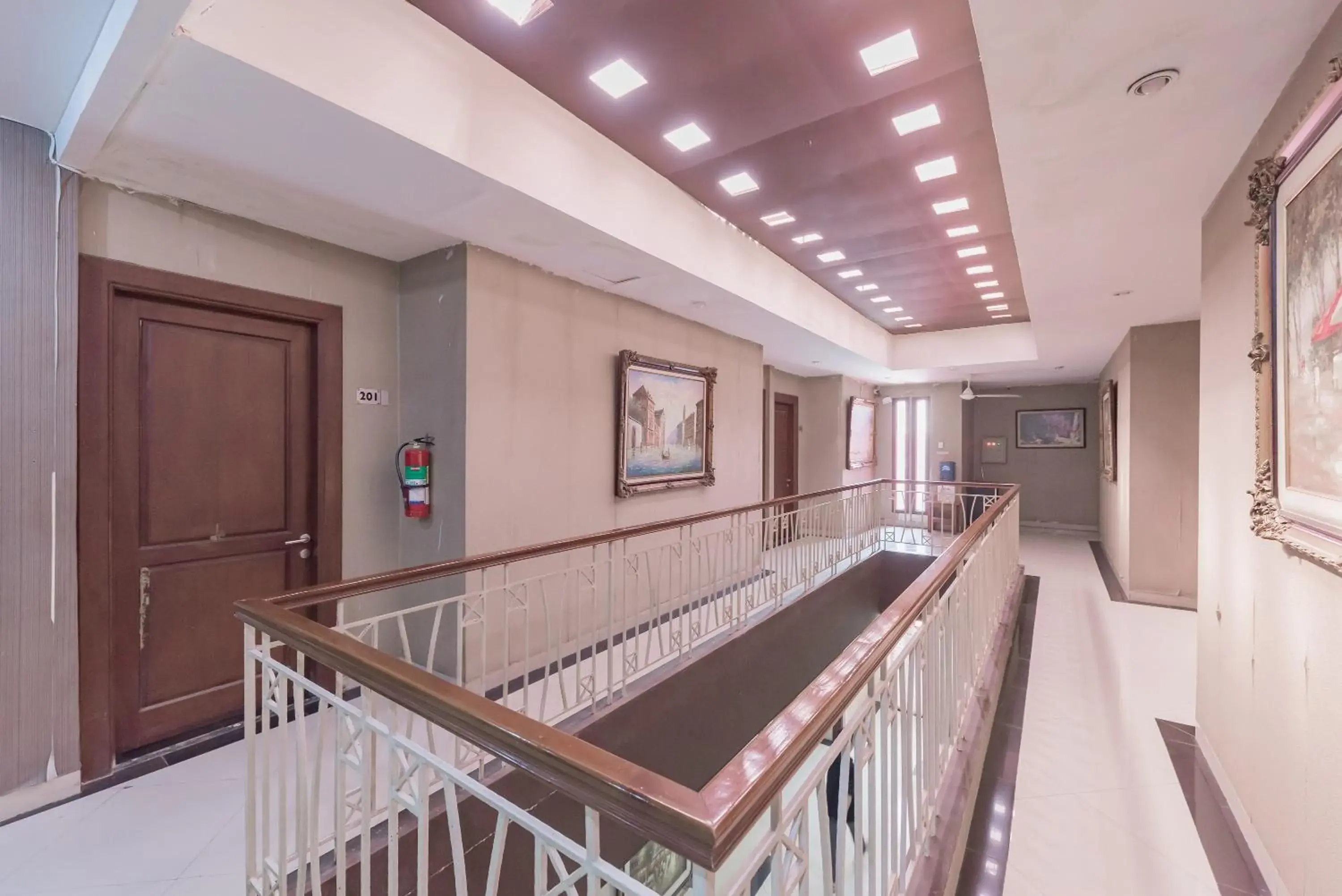 Property building in RedDoorz at La Mega near Pasar Pagi Cirebon Property building in RedDoorz at La Mega near Pasar Pagi Cirebon