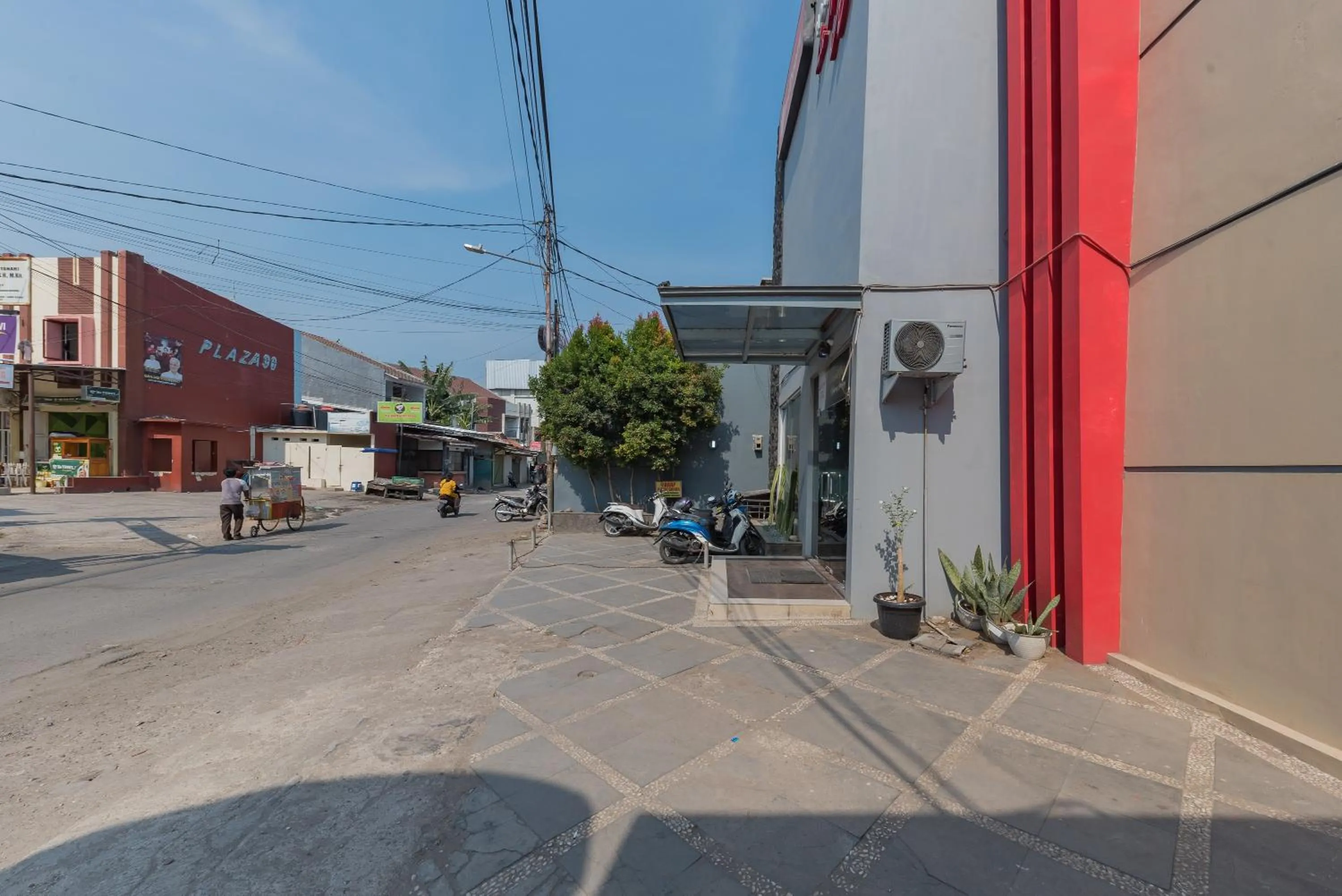 Property building in RedDoorz at La Mega near Pasar Pagi Cirebon
