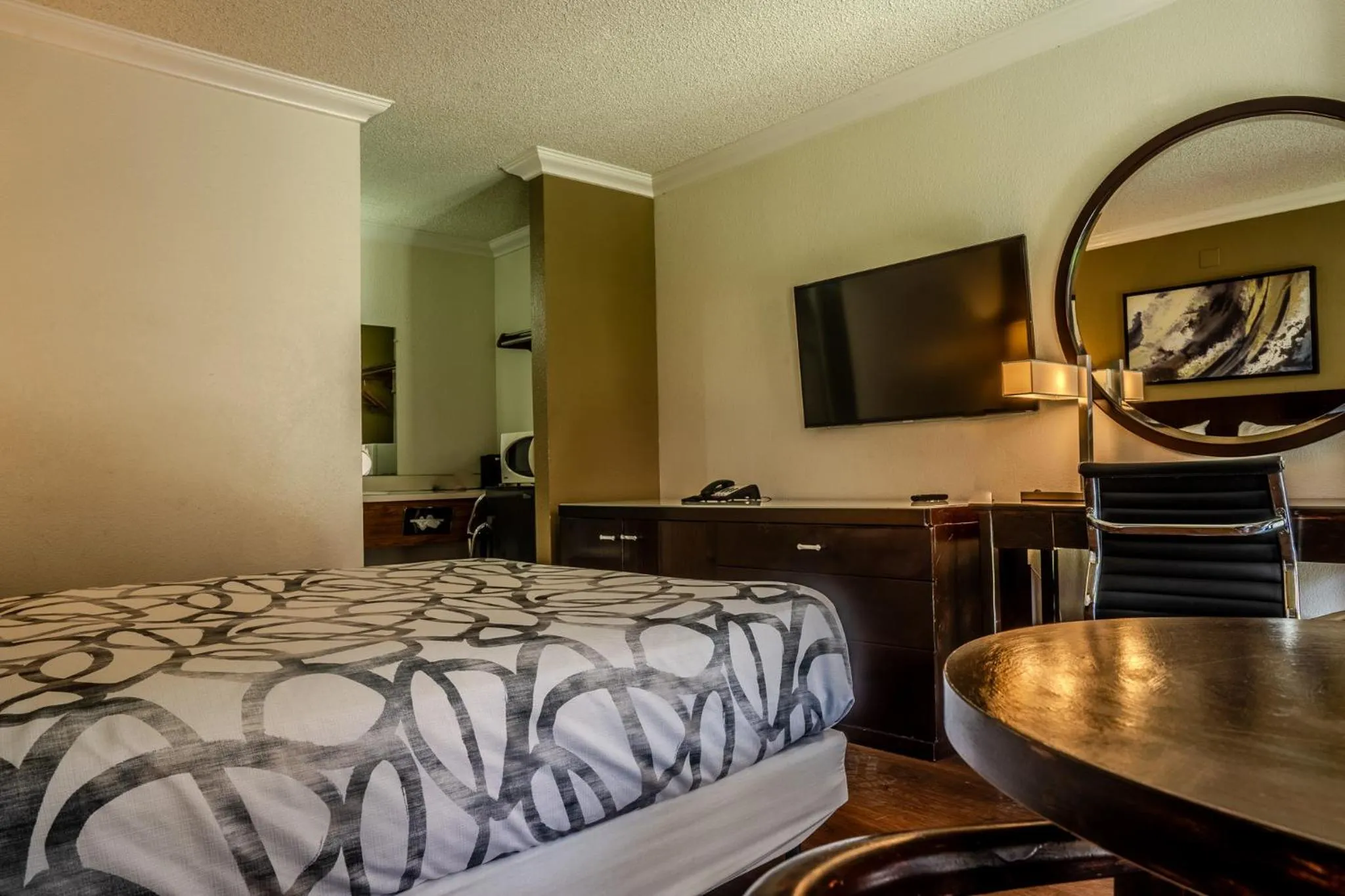 Bed in National 9 Inn