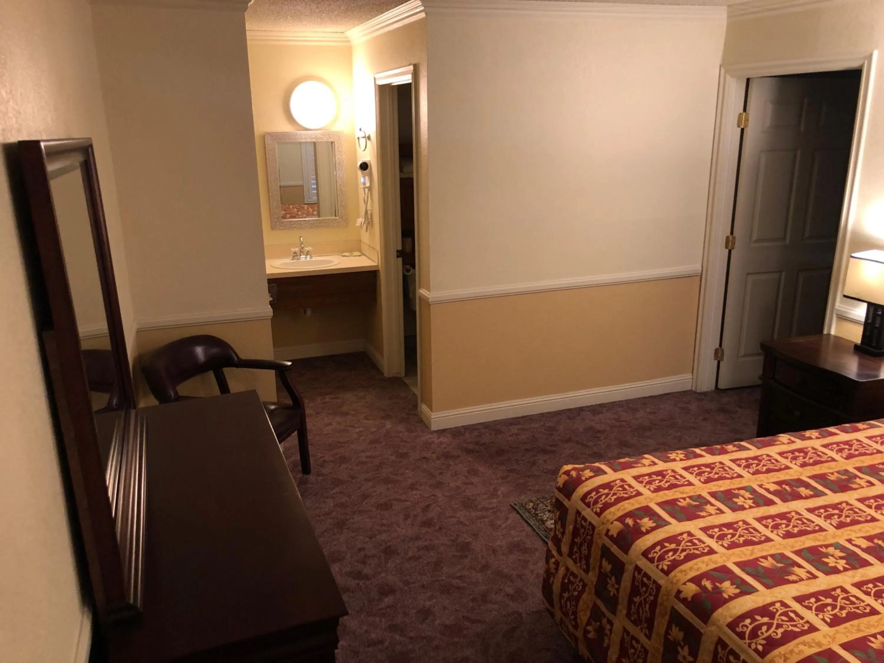 Bed in National 9 Inn