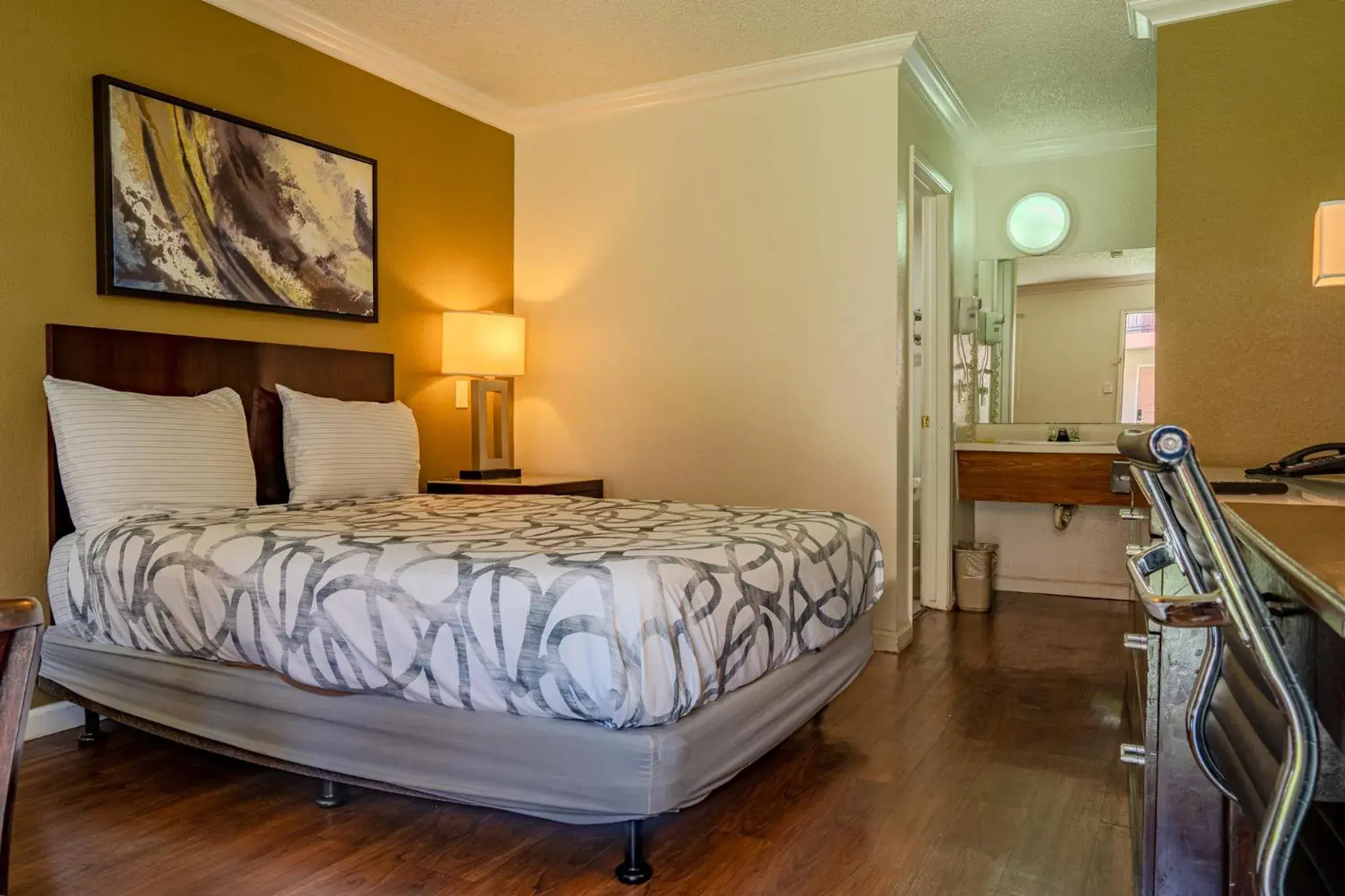 Bed in National 9 Inn Bed in National 9 Inn