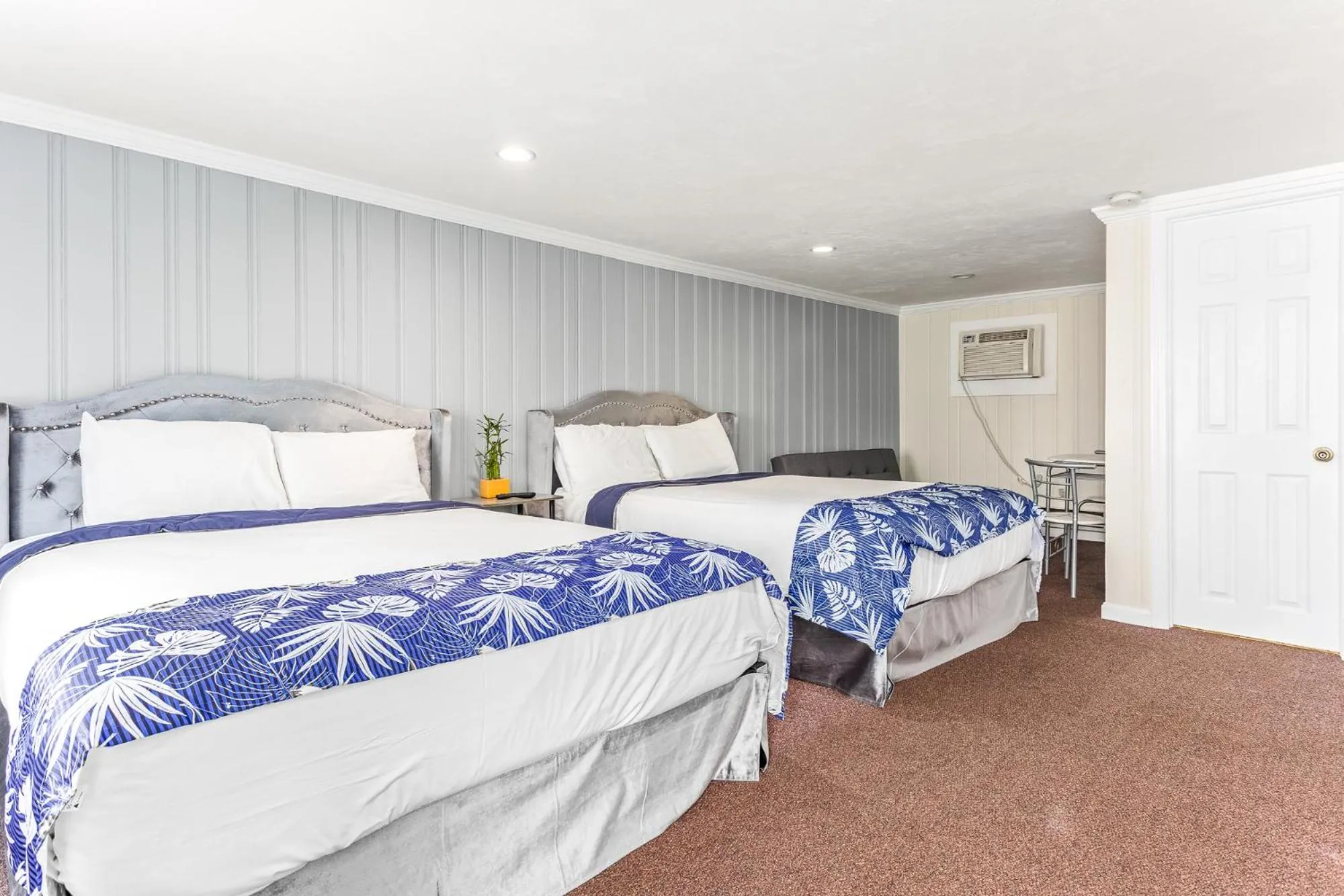Bed in Tides Motel - Hampton Beach