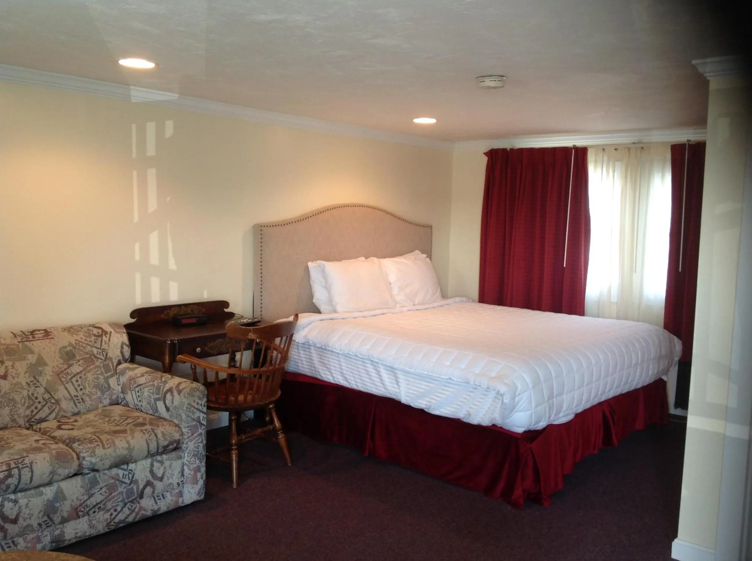 Day, Bed in Tides Motel - Hampton Beach