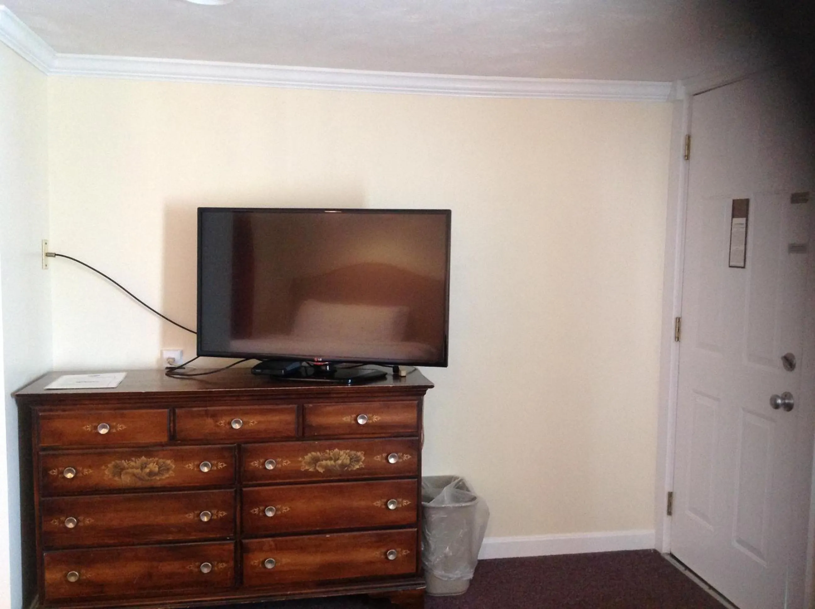 TV and multimedia in Tides Motel - Hampton Beach