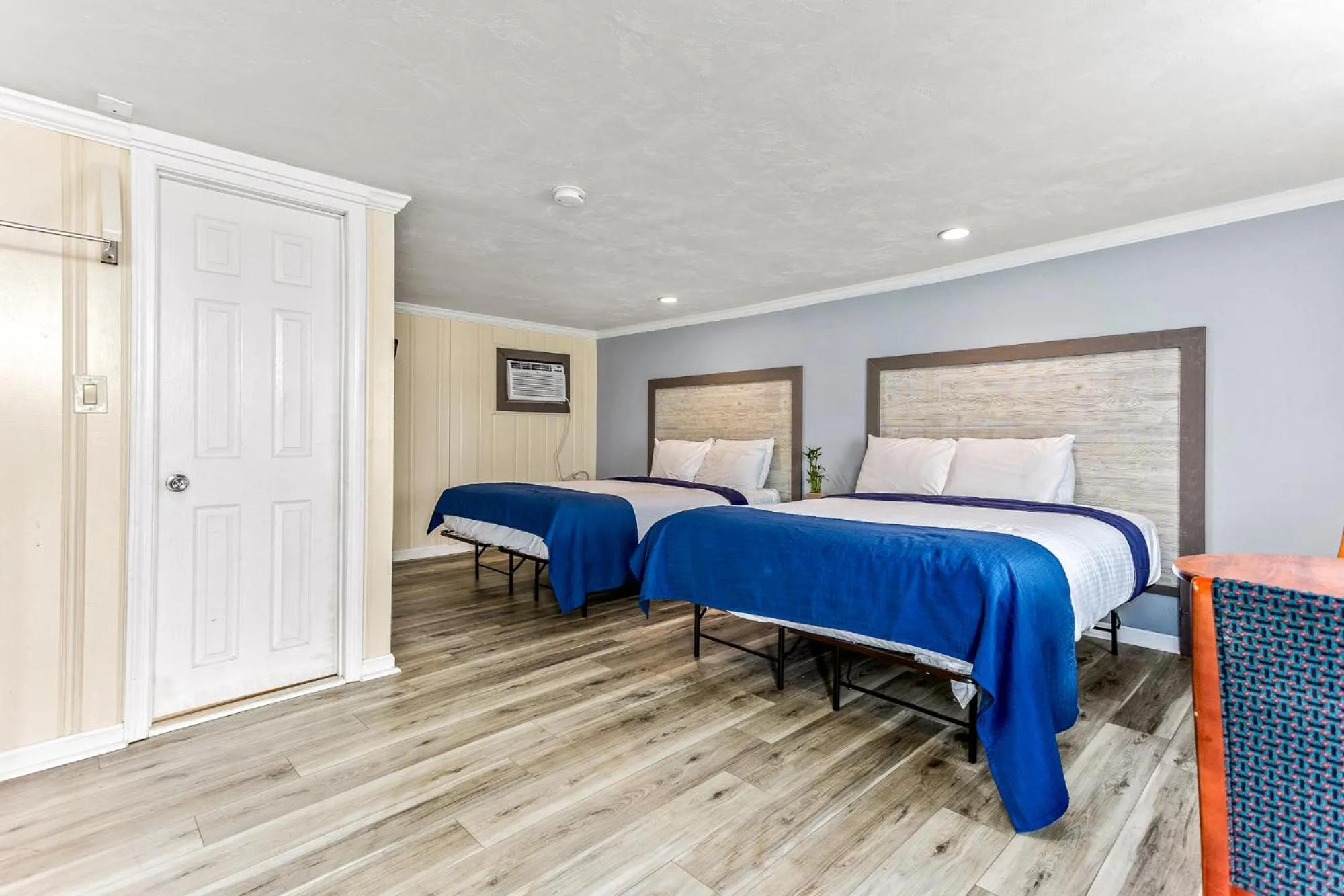 Bed in Tides Motel - Hampton Beach