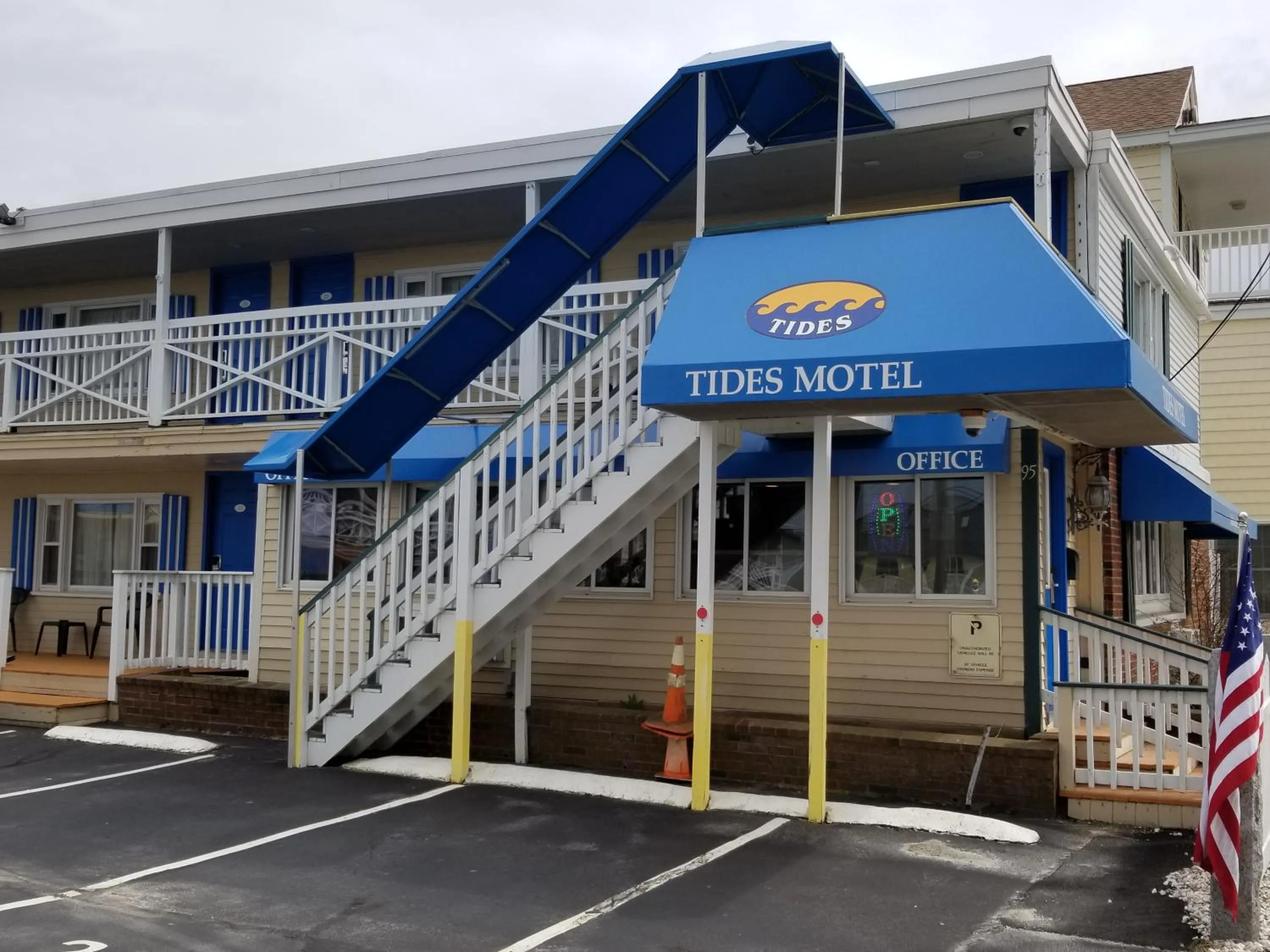 Facade/entrance in Tides Motel - Hampton Beach