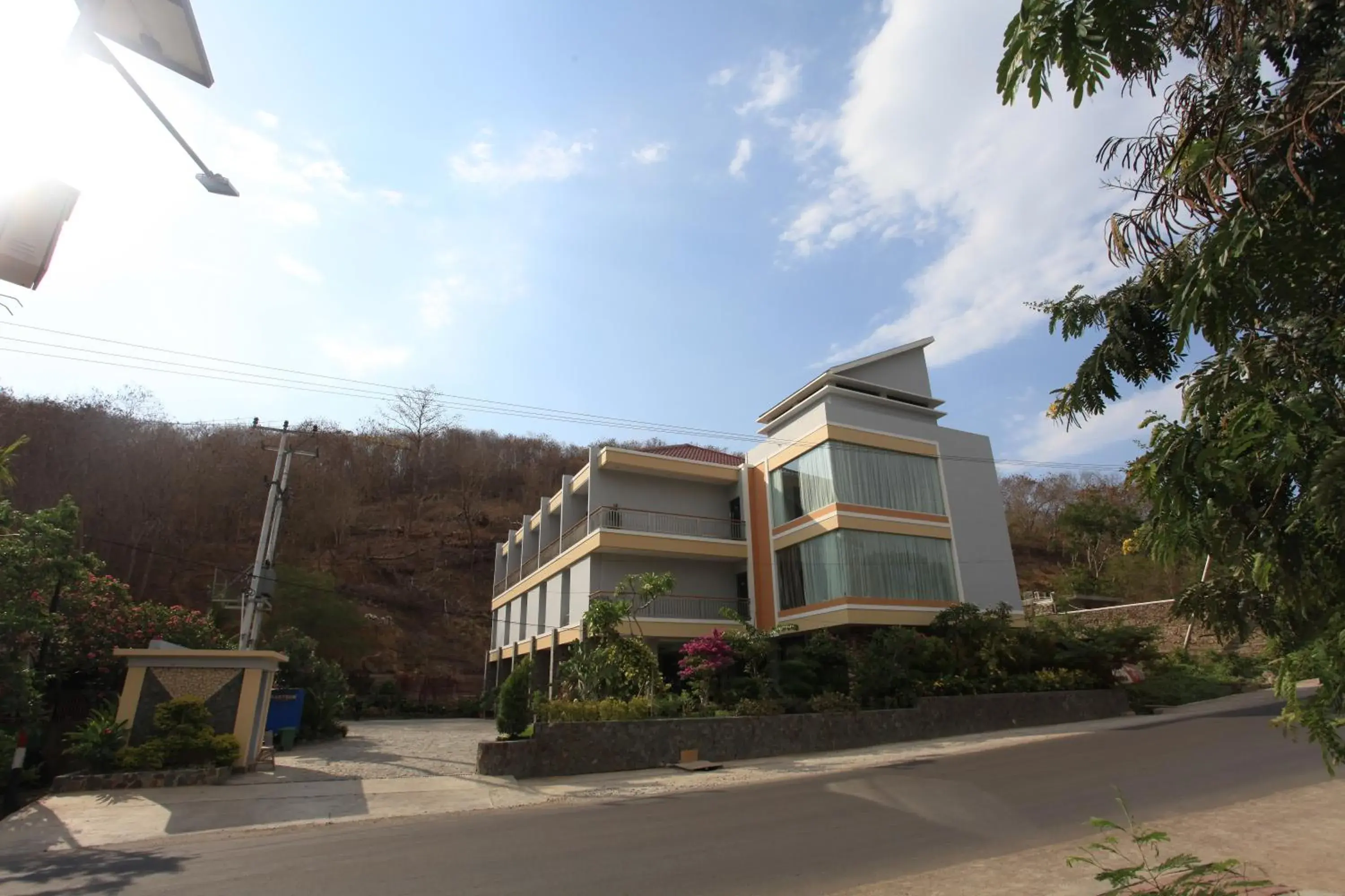 Property building in Kalton Hotel Property building in Kalton Hotel