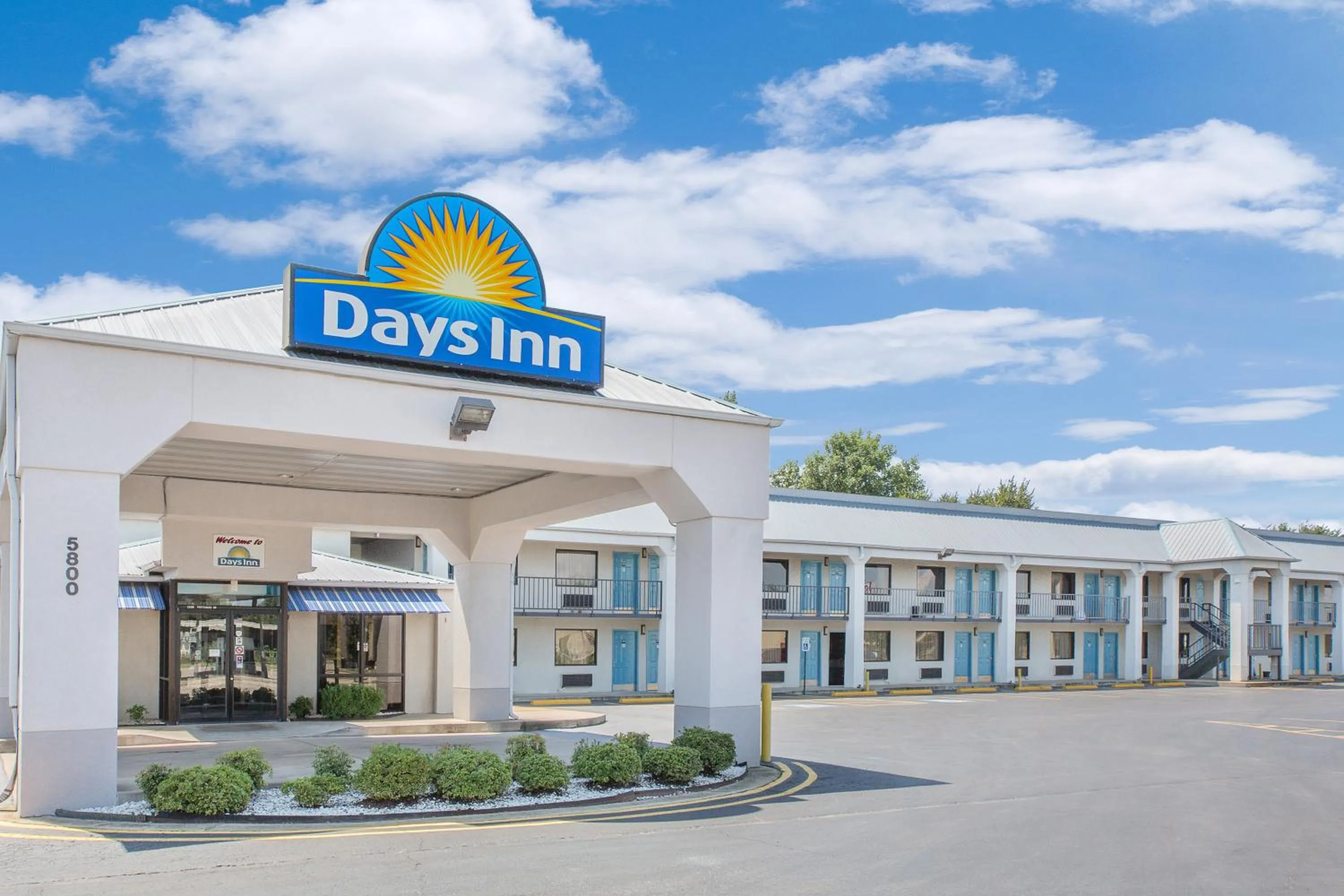 Facade/entrance, Property Building in Days Inn by Wyndham N Little Rock East