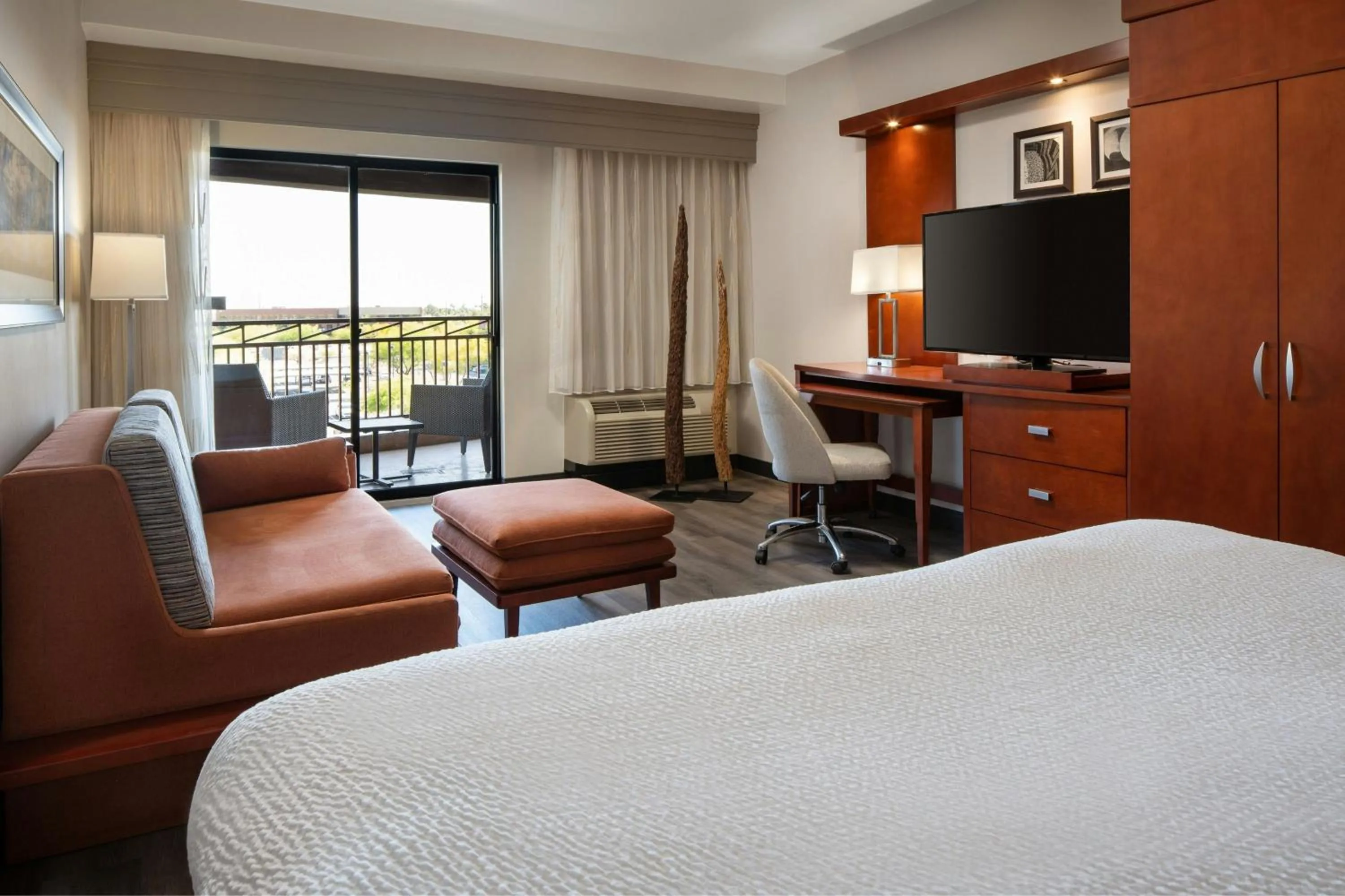 Photo of the whole room, Bed in Courtyard by Marriott Scottsdale Salt River