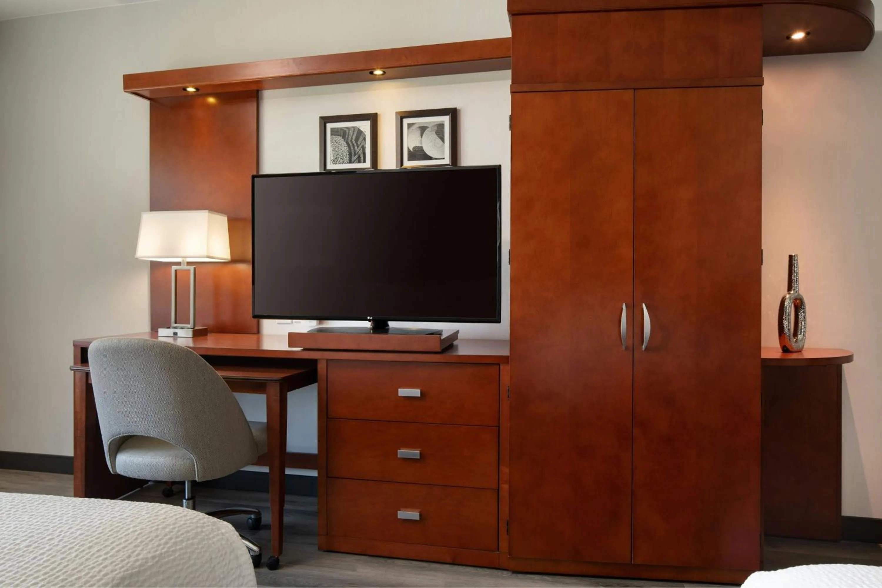 Photo of the whole room, Bed in Courtyard by Marriott Scottsdale Salt River