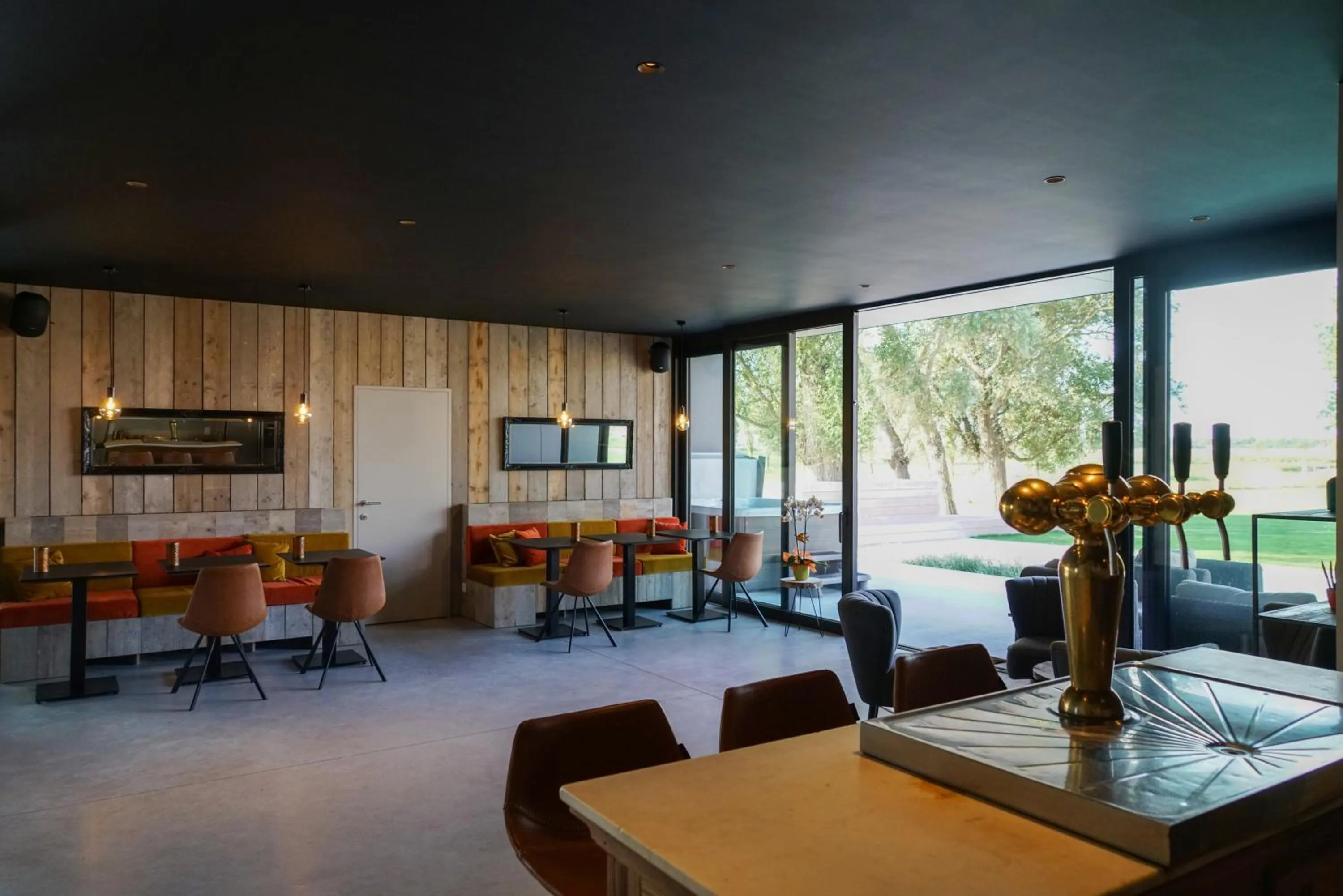 Communal lounge/ TV room in B&B Ten Doele