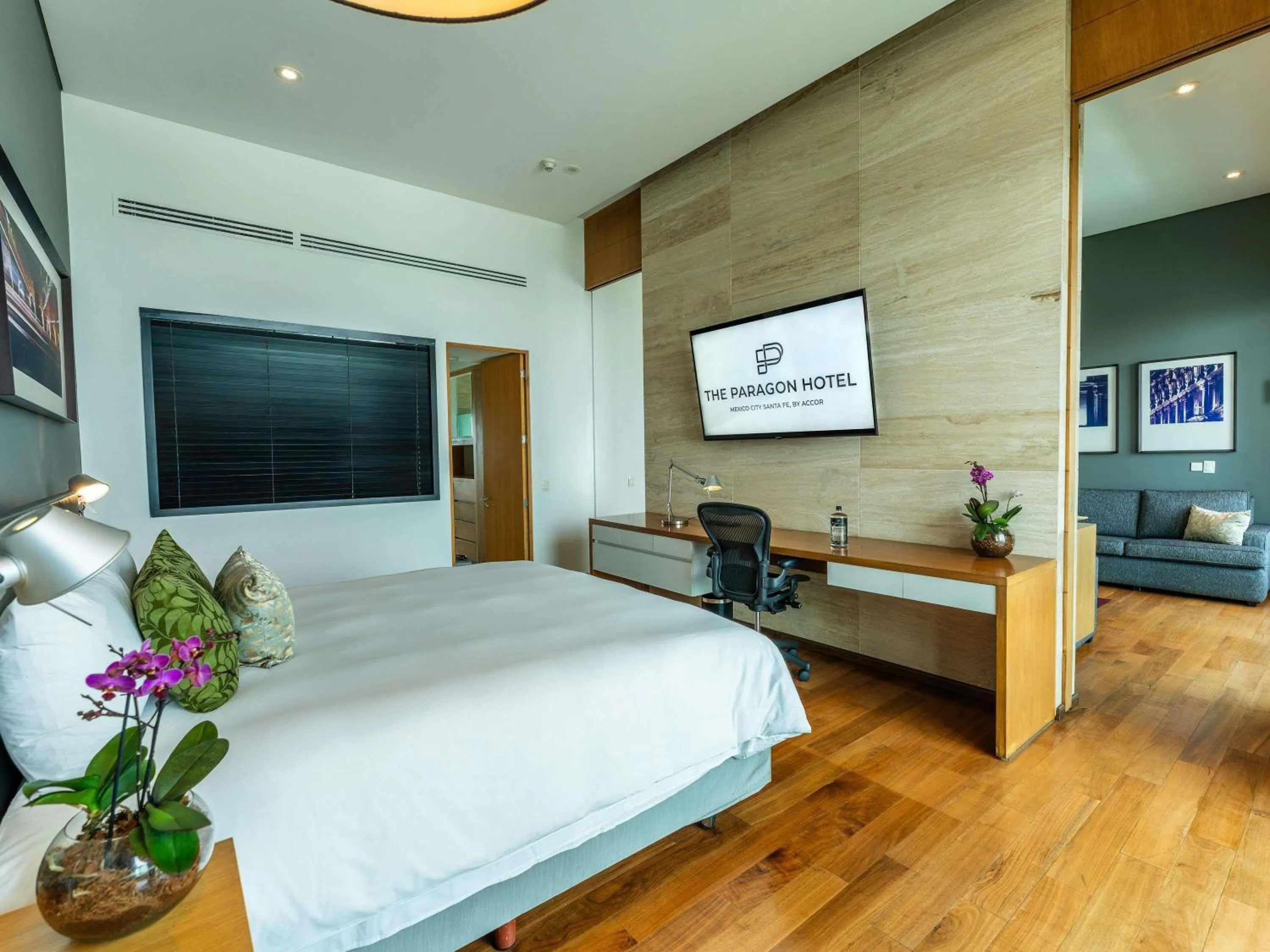 Photo of the whole room, Bed in The Paragon Hotel Mexico Santa Fe By Accor