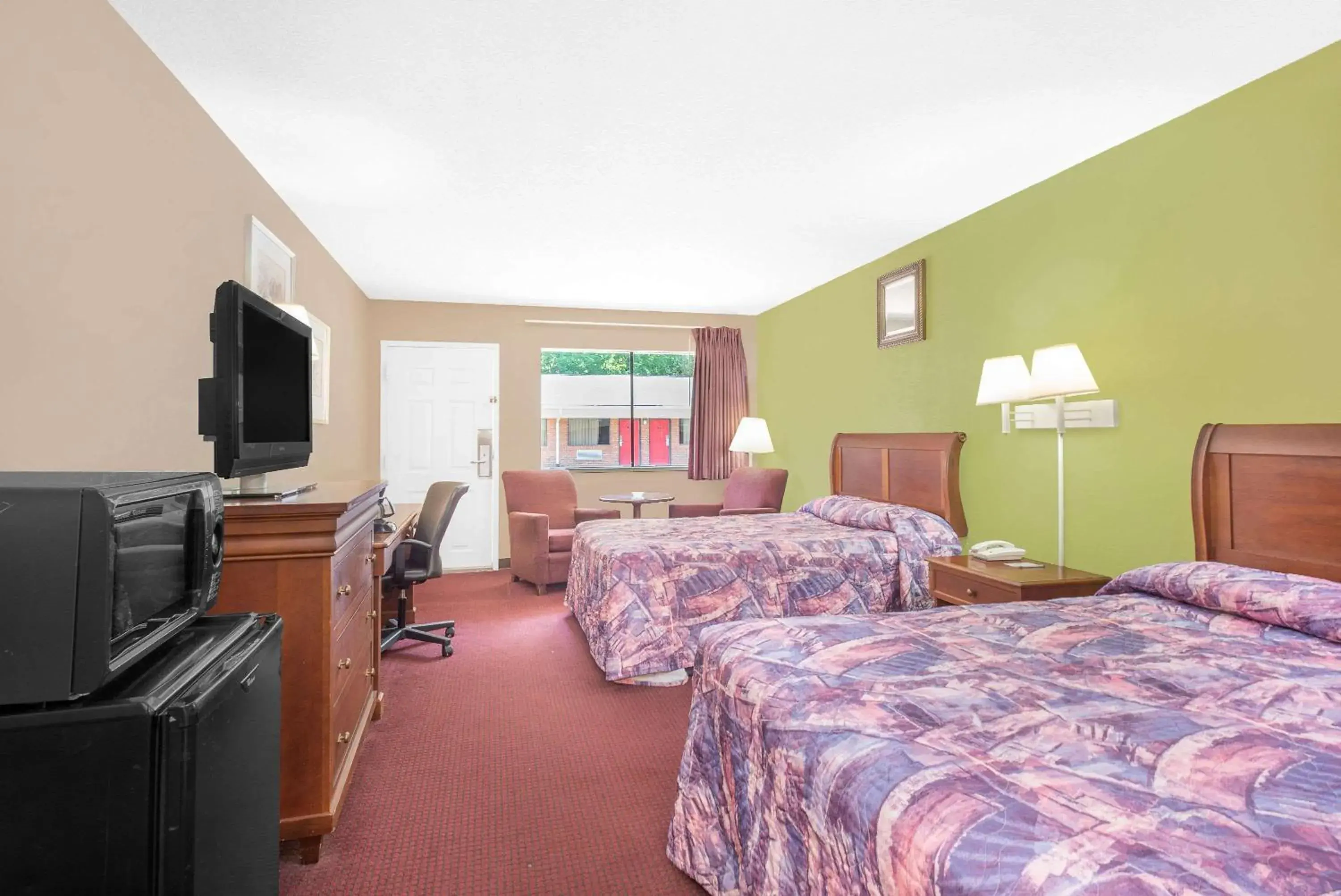 Photo of the whole room in Hotel Express Anniston/Oxford