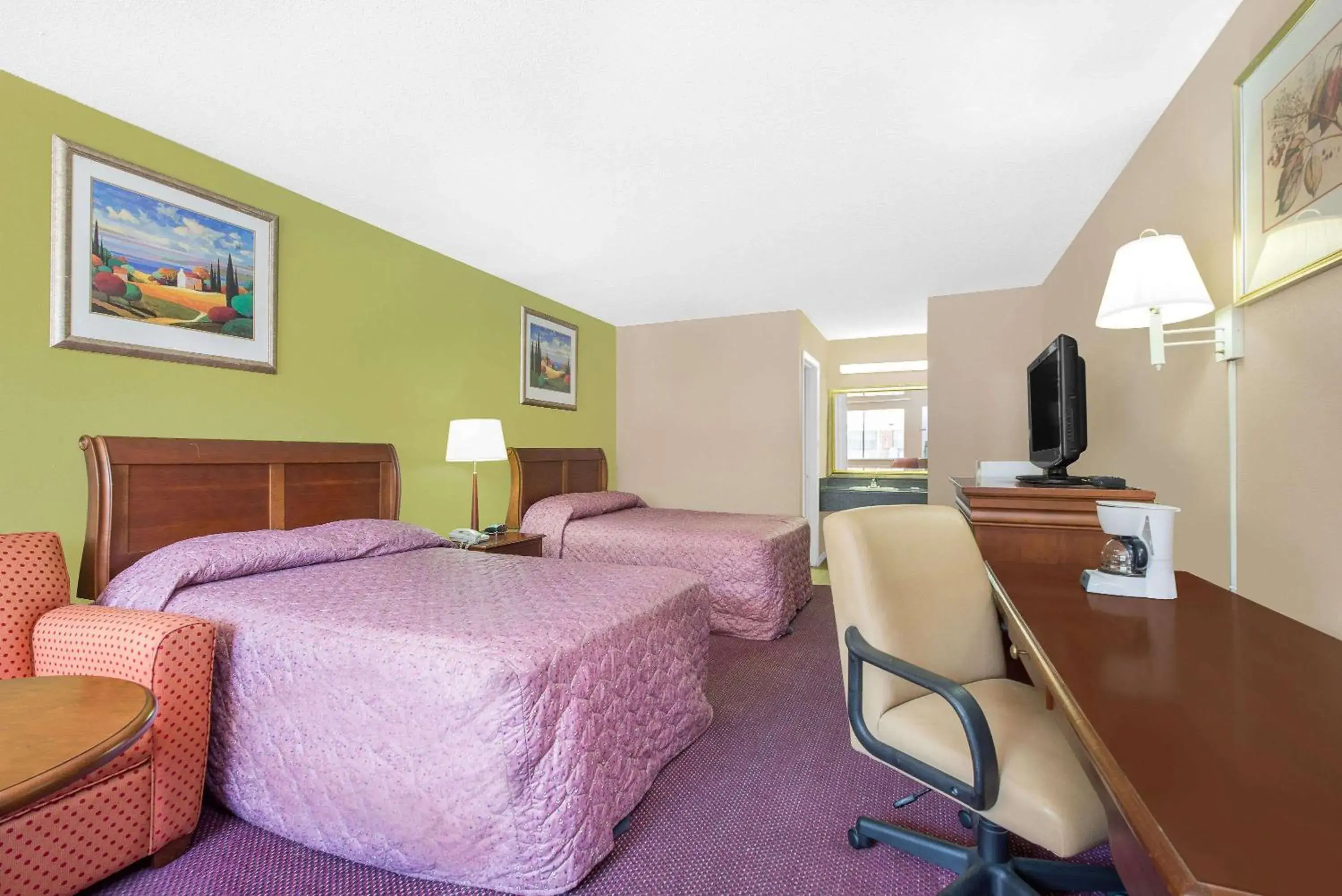 Photo of the whole room, Bed in Hotel Express Anniston/Oxford