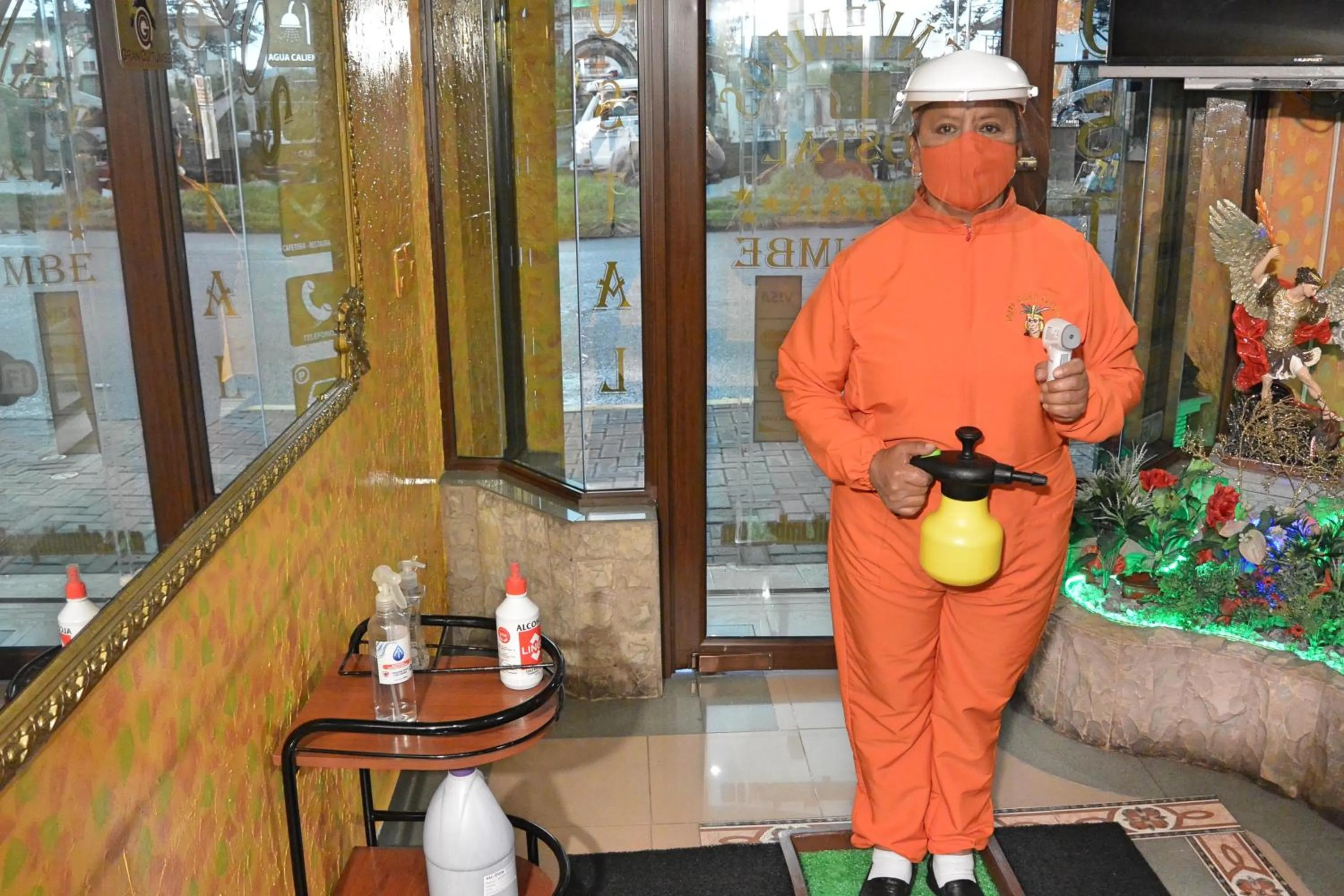 Staff in Hotel Gran Quitumbe