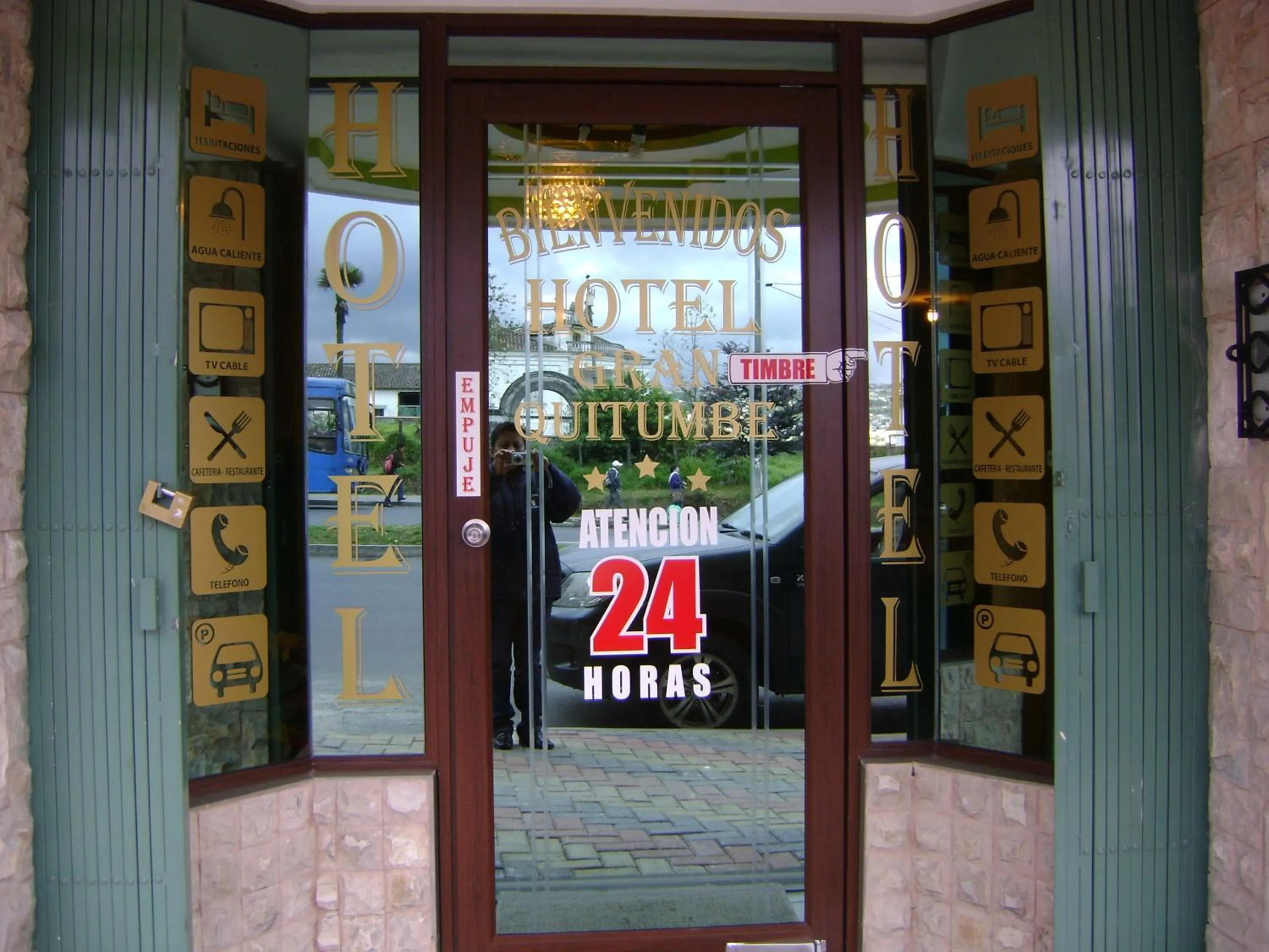 Facade/entrance in Hotel Gran Quitumbe