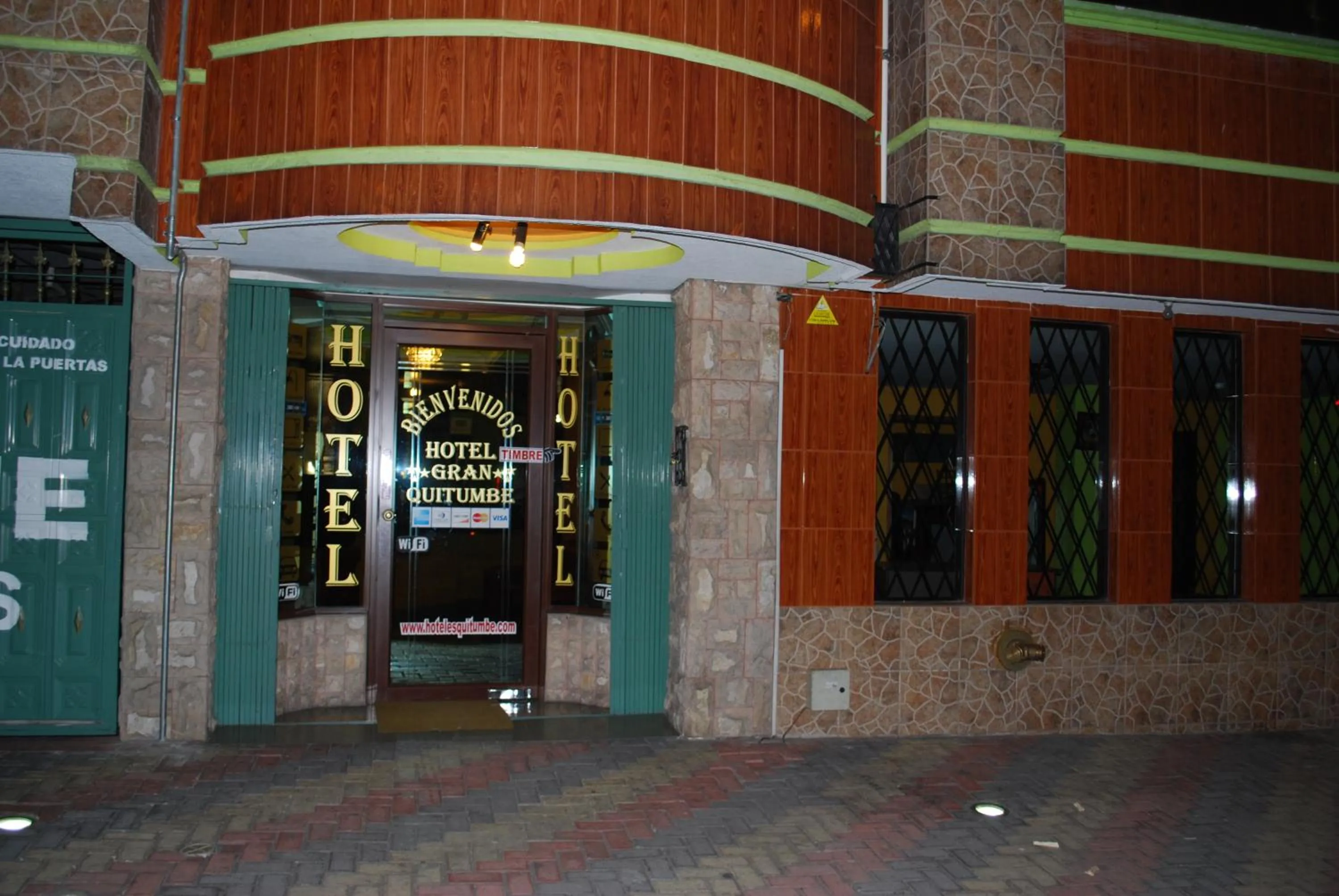 Facade/entrance in Hotel Gran Quitumbe