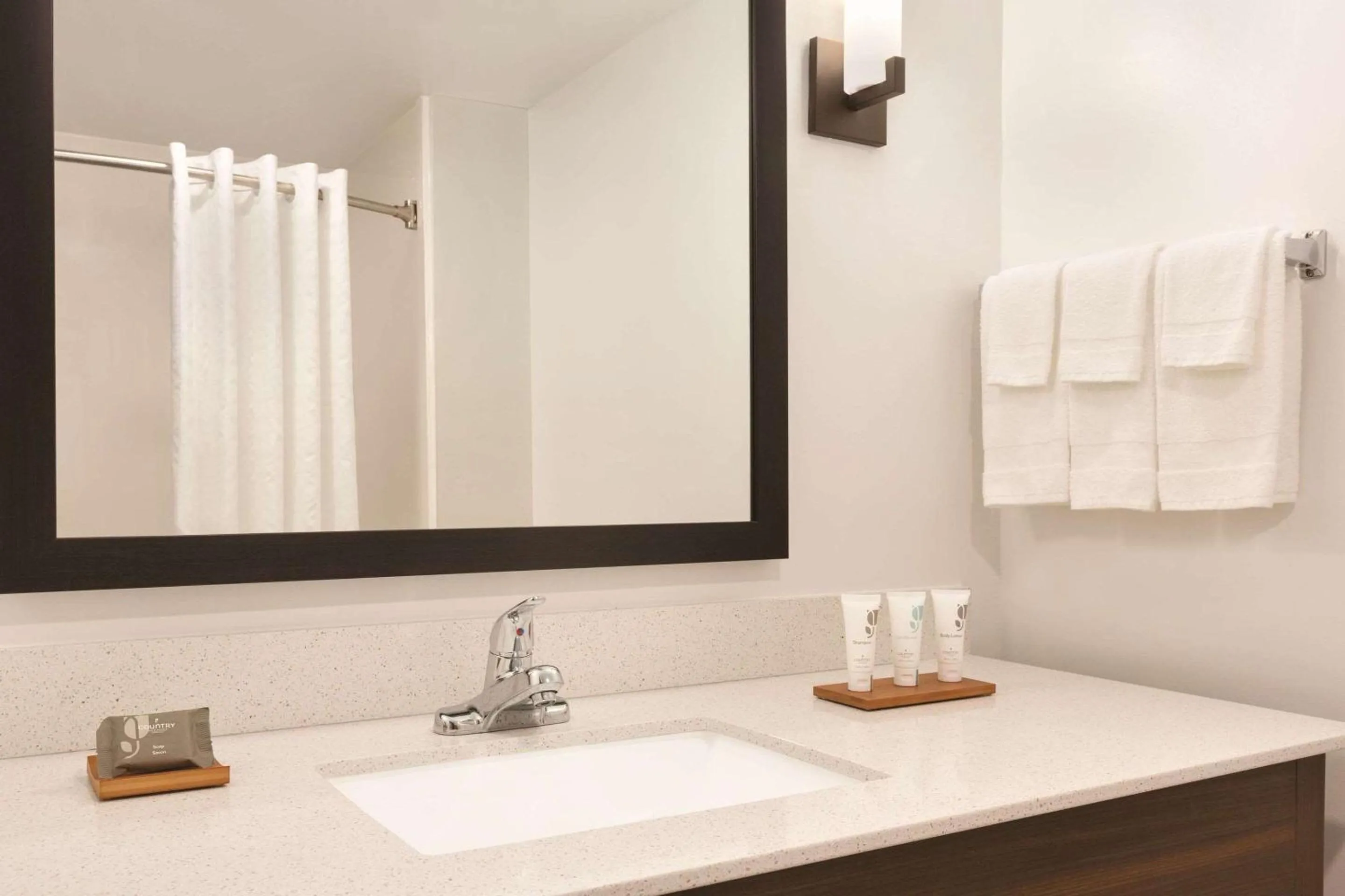 Bedroom in Country Inn & Suites by Radisson, Madison Southwest, WI