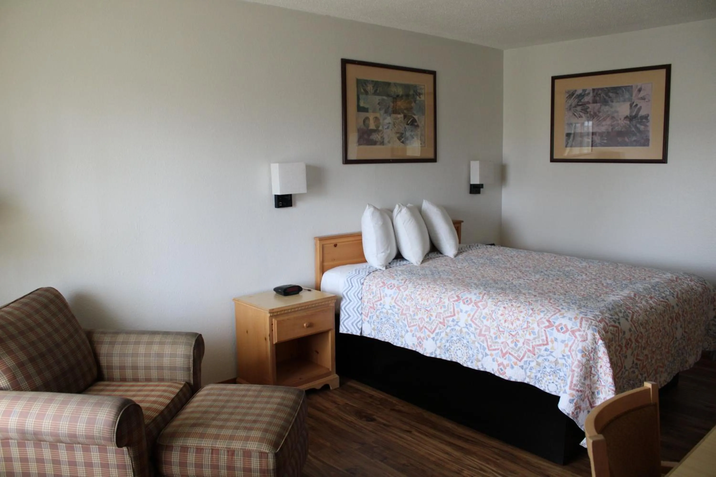 Bed in Pine Tree inn