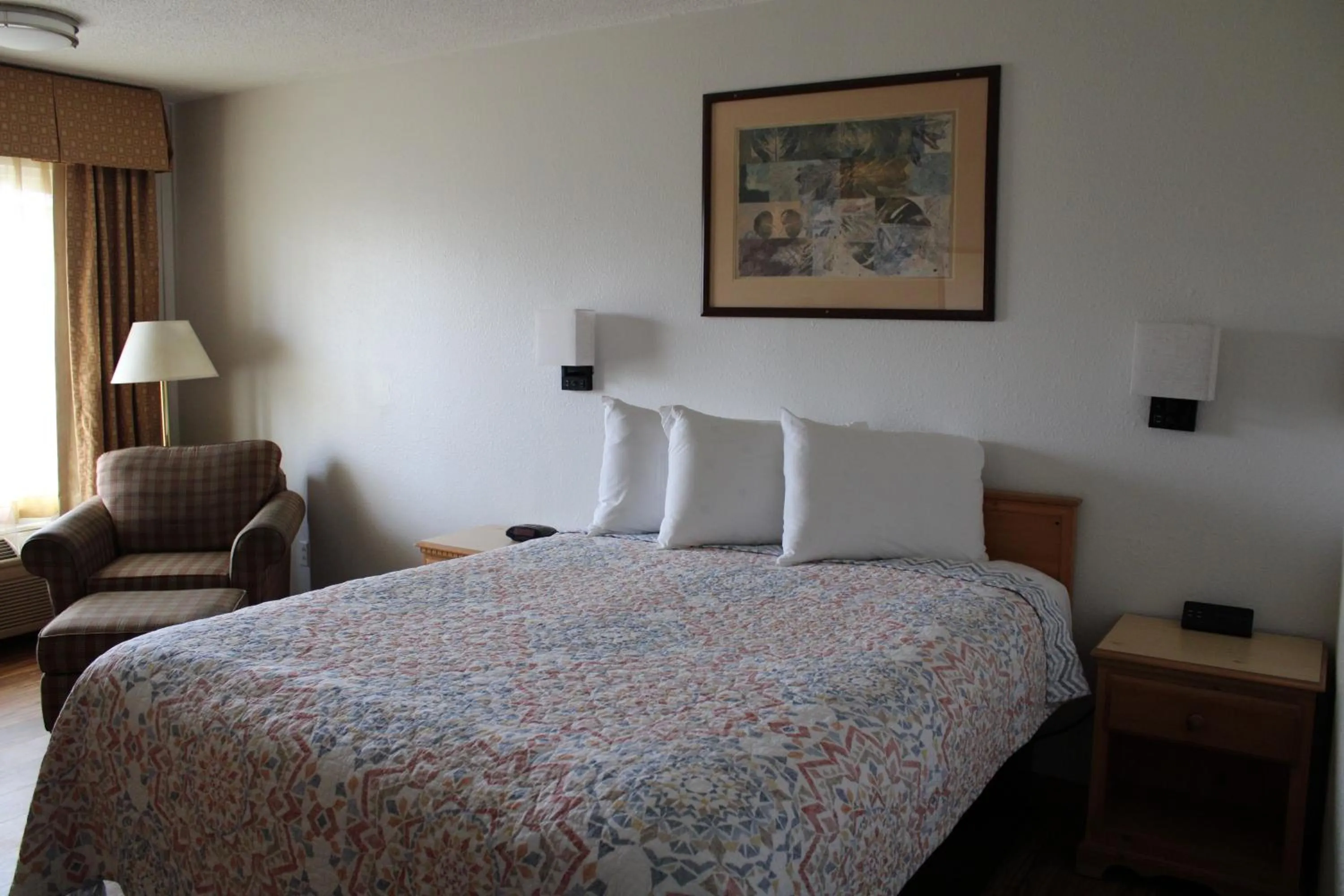 Bed in Pine Tree inn