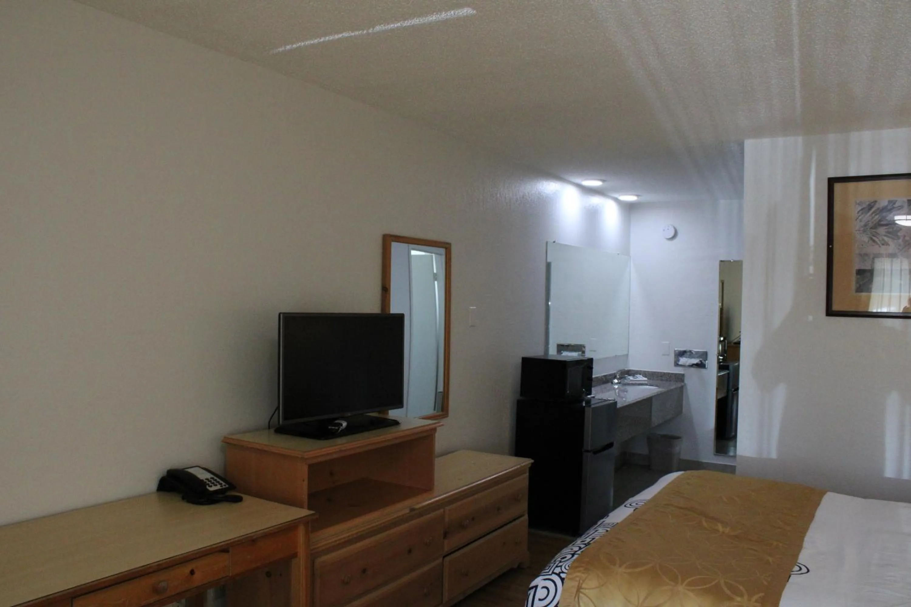 Bed in Pine Tree inn