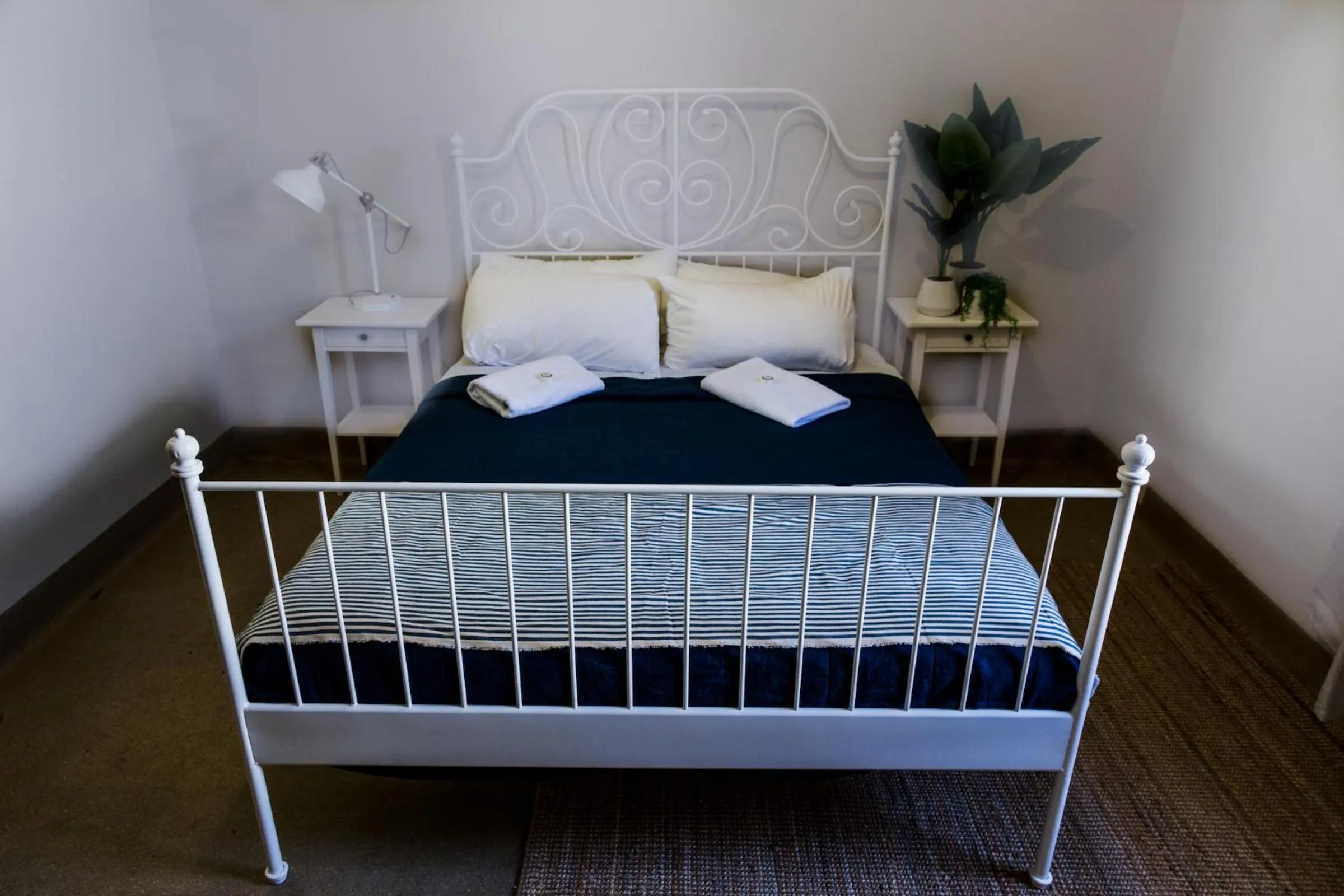Bedroom, Bed in Coolangatta Sands Hotel