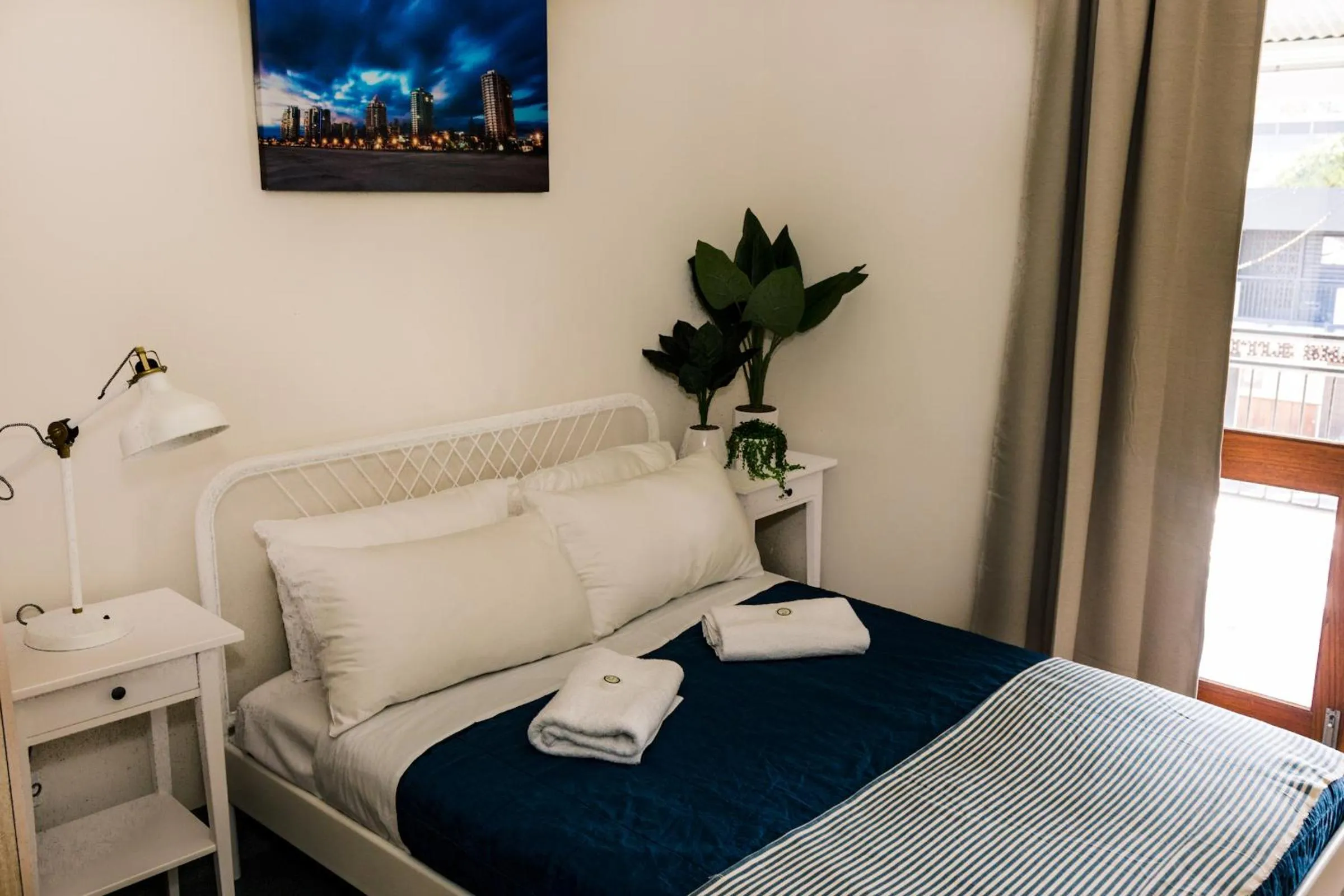 Bedroom, Bed in Coolangatta Sands Hotel