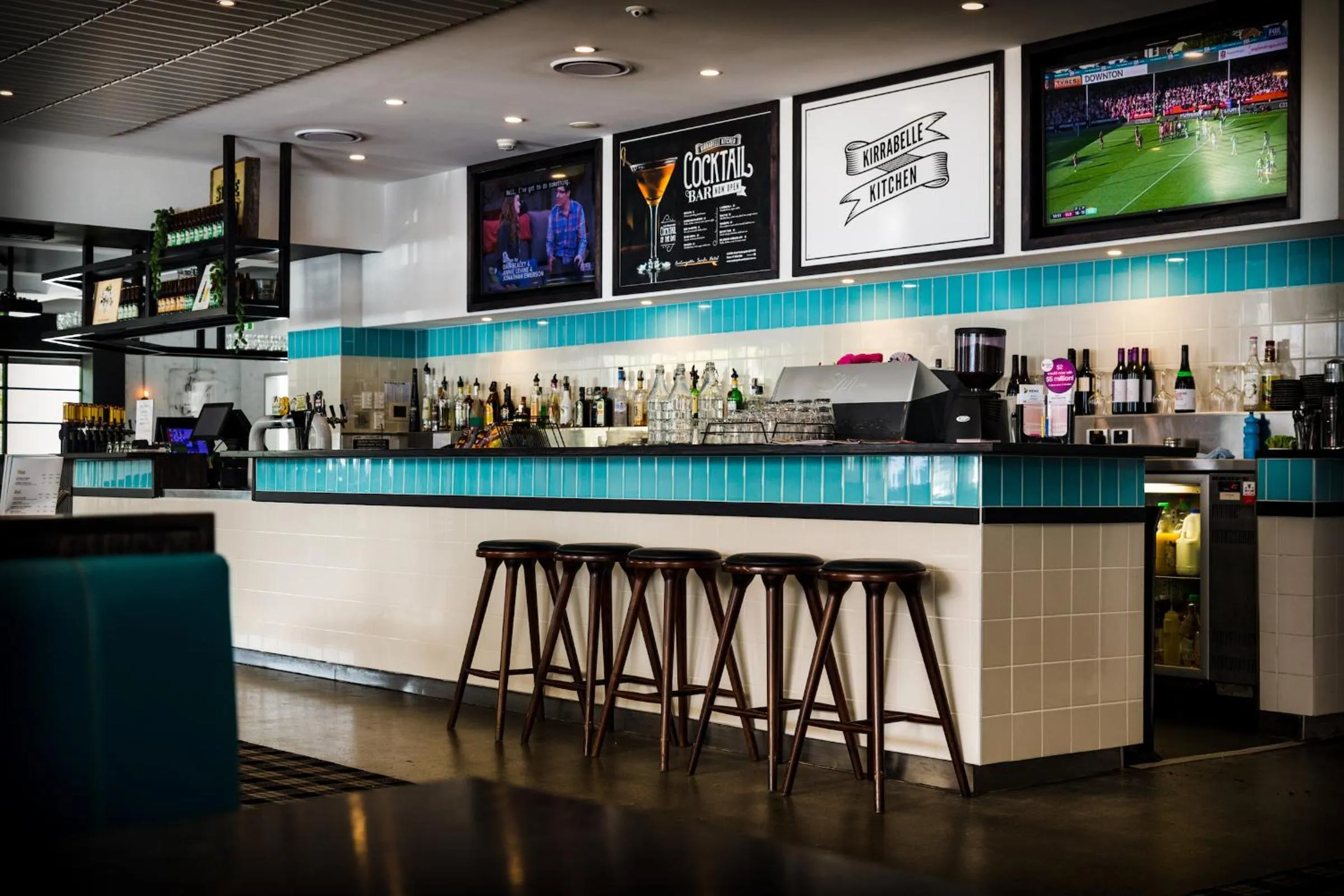Lounge or bar in Coolangatta Sands Hotel