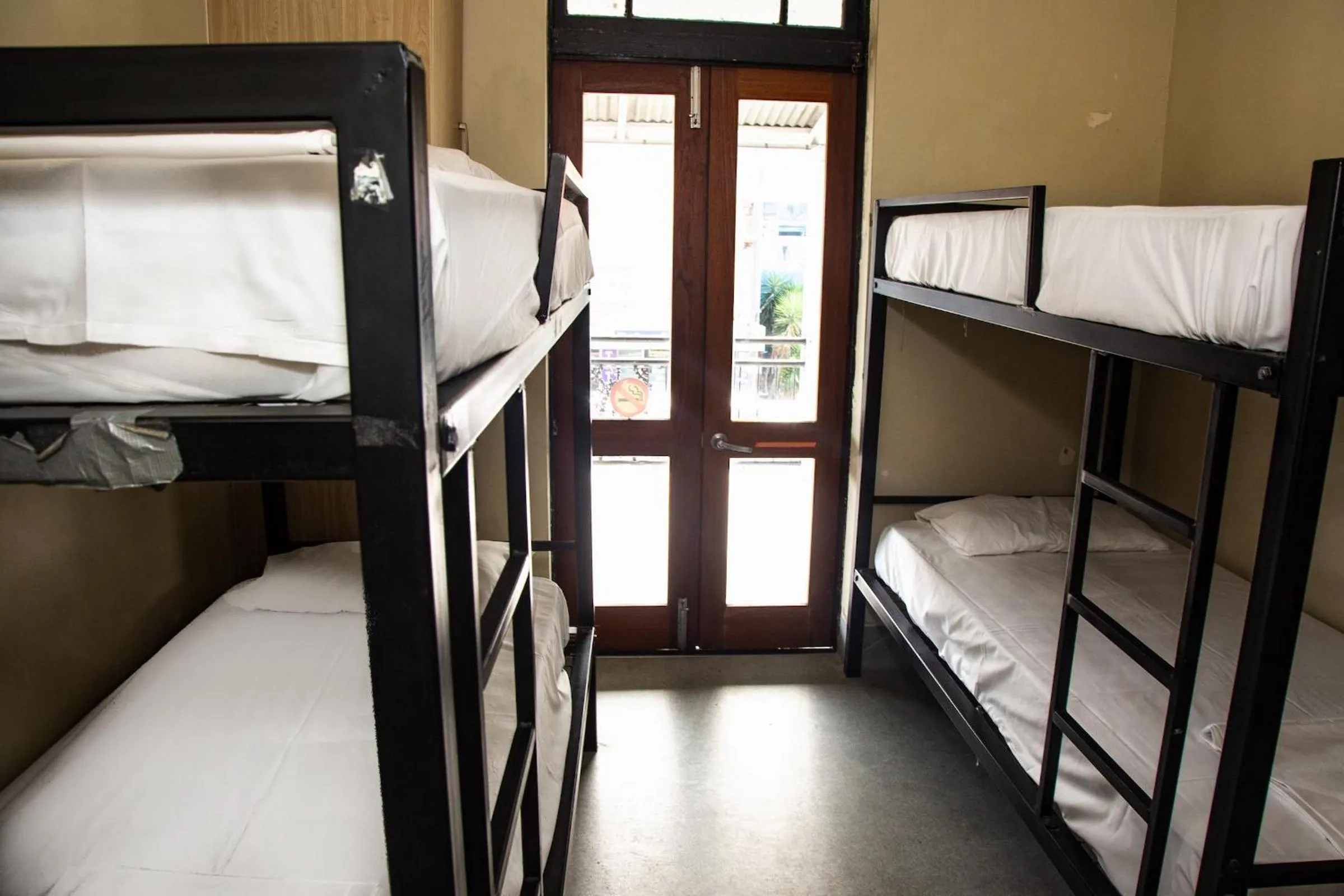 bunk bed, Bed in Coolangatta Sands Hotel