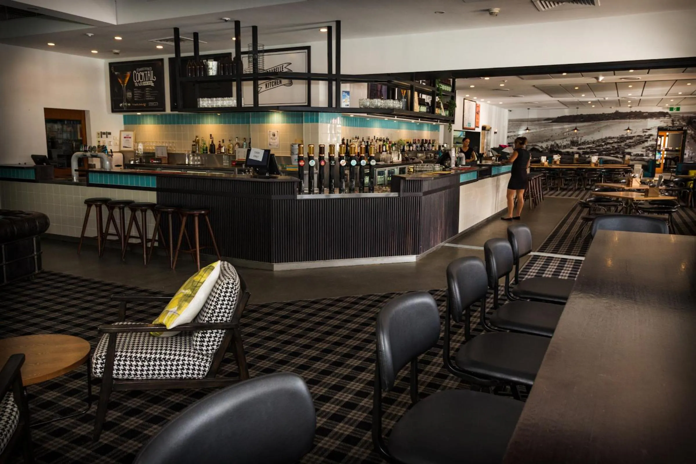Restaurant/places to eat in Coolangatta Sands Hotel