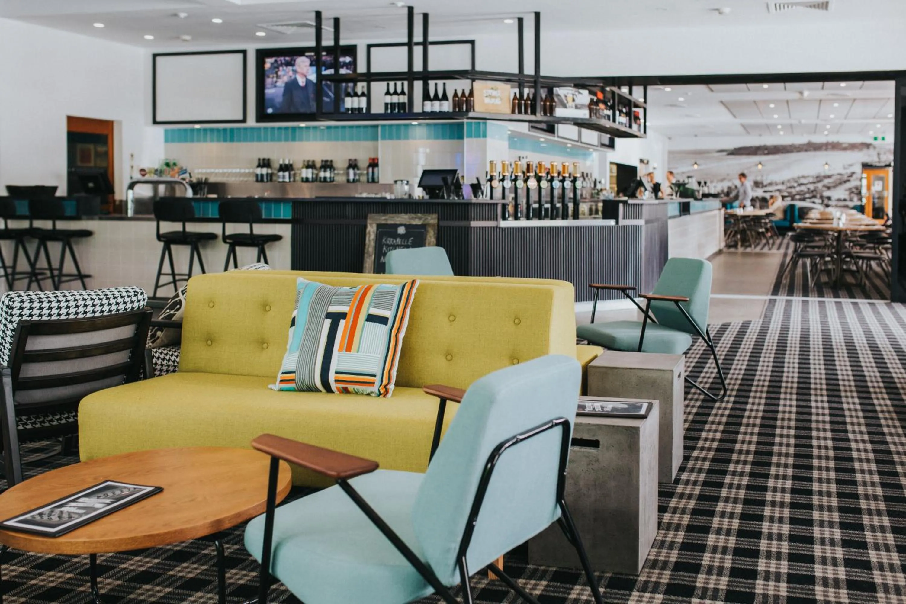 Restaurant/places to eat in Coolangatta Sands Hotel