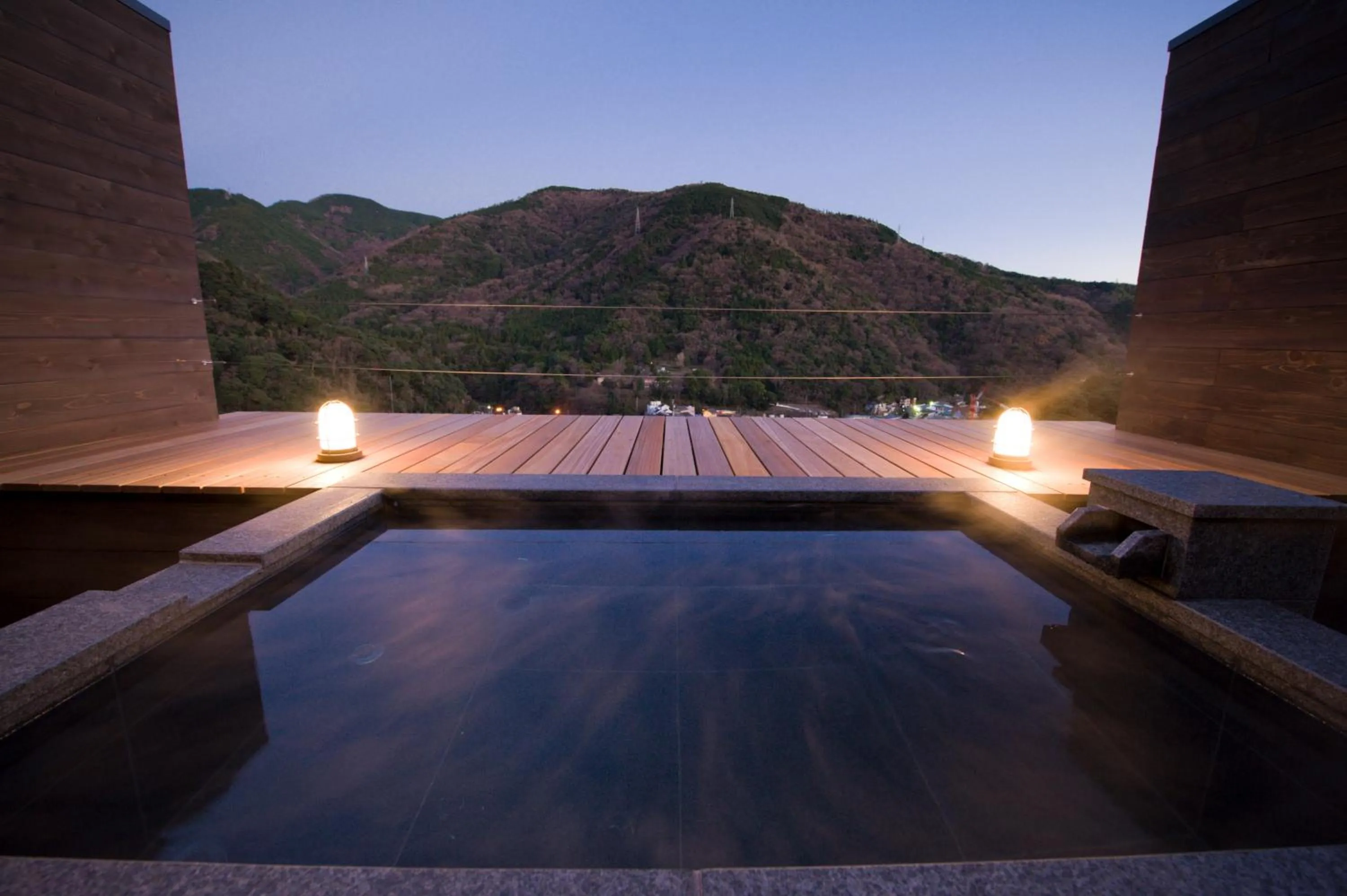 Night in Aura Tachibana