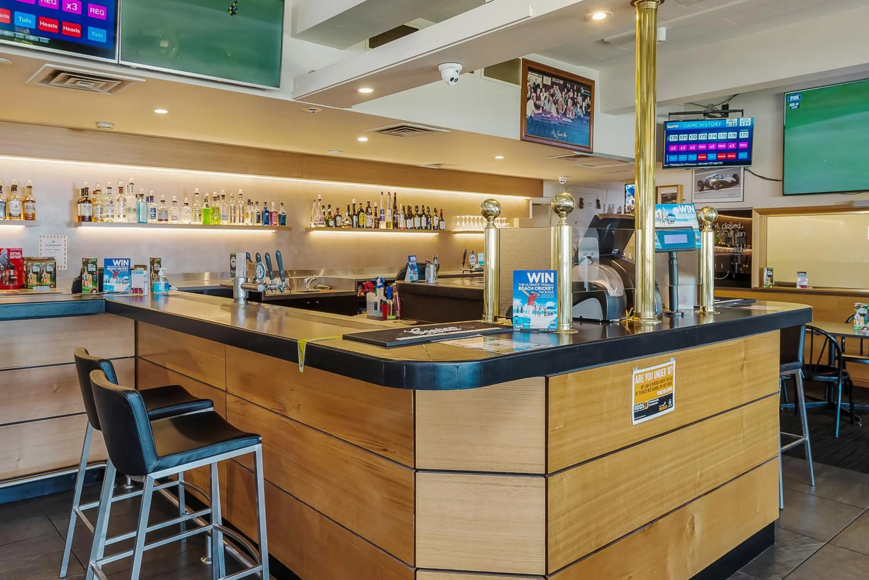 Lounge or bar in Marquis Hotel Motel