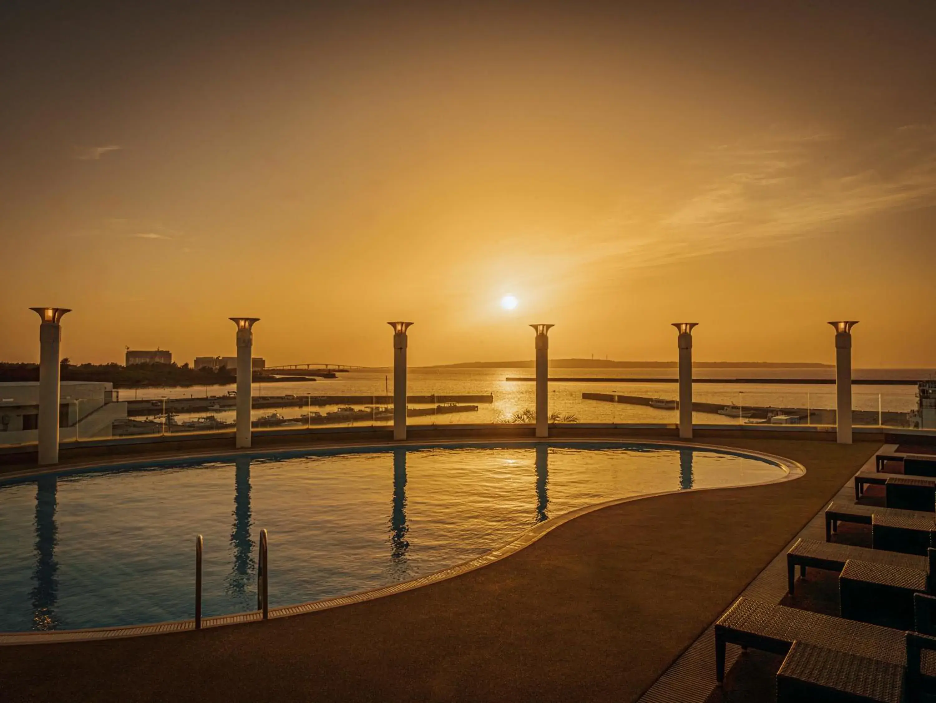 Swimming pool in Hotel Atollemerald Miyakojima Swimming pool in Hotel Atollemerald Miyakojima