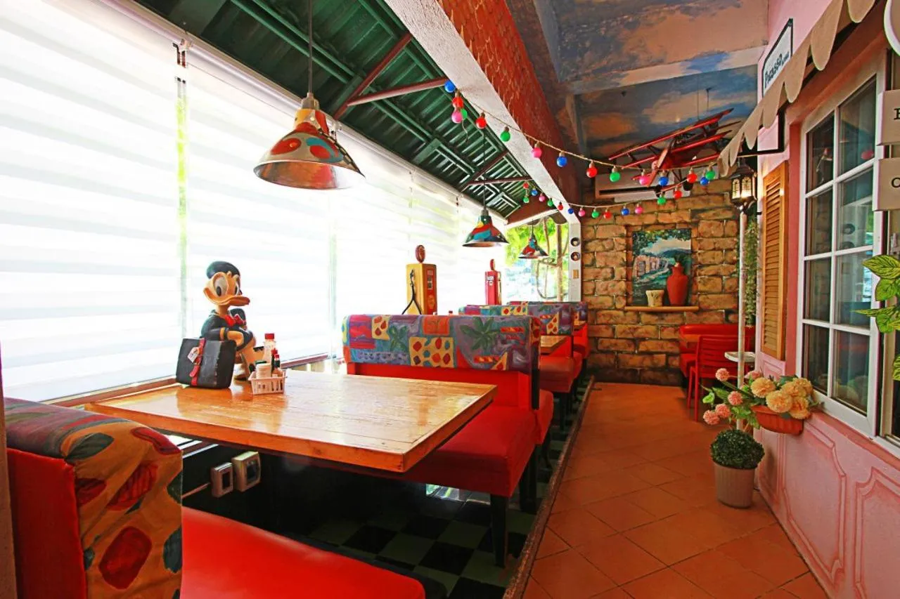 Restaurant/places to eat in Florentina Homes