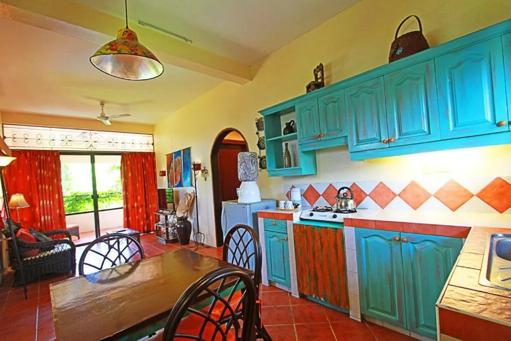 Kitchen or kitchenette in Florentina Homes