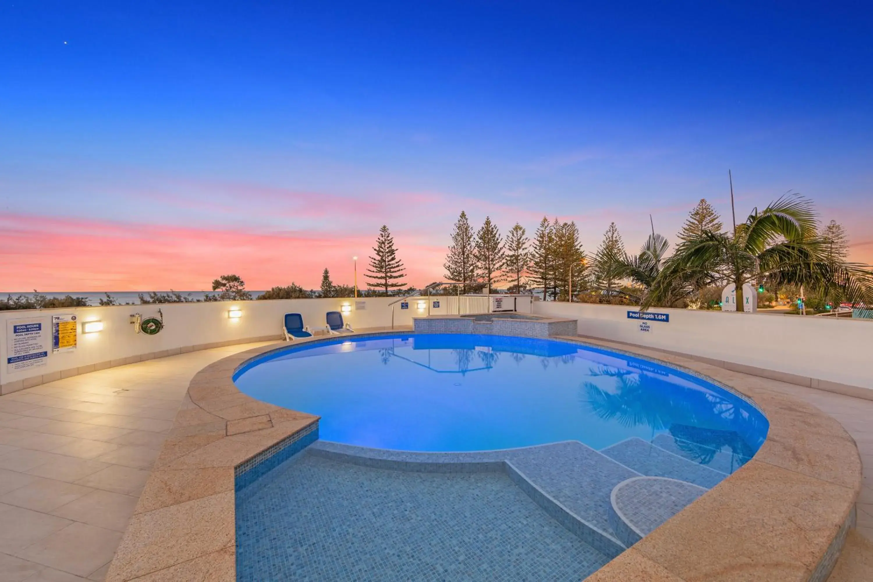 Two-Bedroom Apartment with Pool View in Aquarius Resort Two-Bedroom Apartment with Pool View in Aquarius Resort