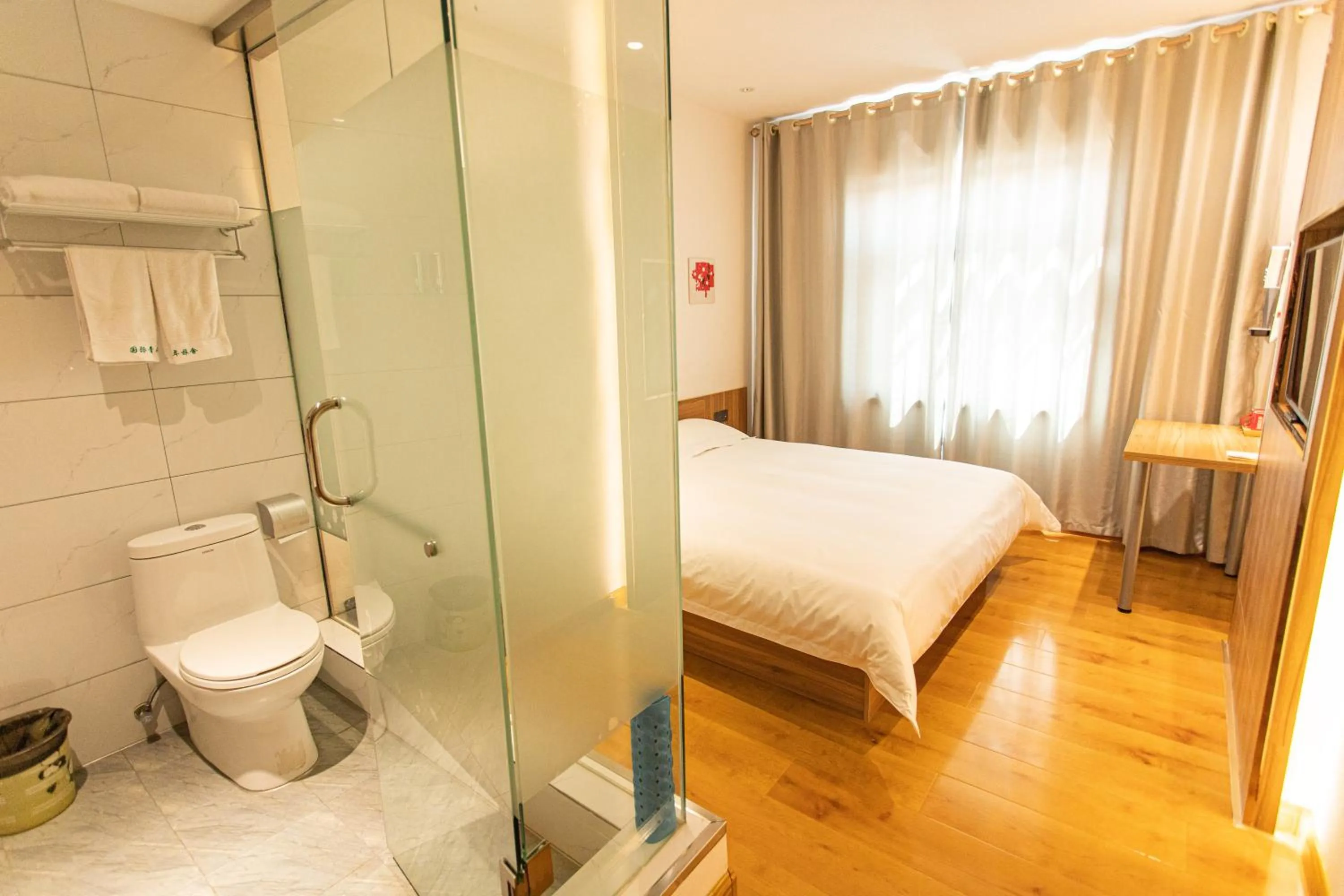 Bathroom, Bed in Qufu International Youth Hostel