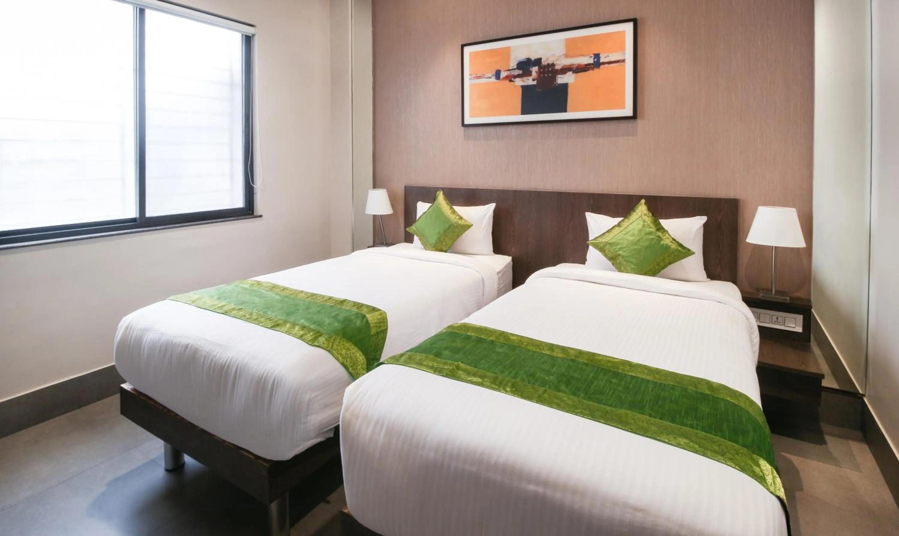 Bed in Treebo Elite Residency - 2 kms from Railway station