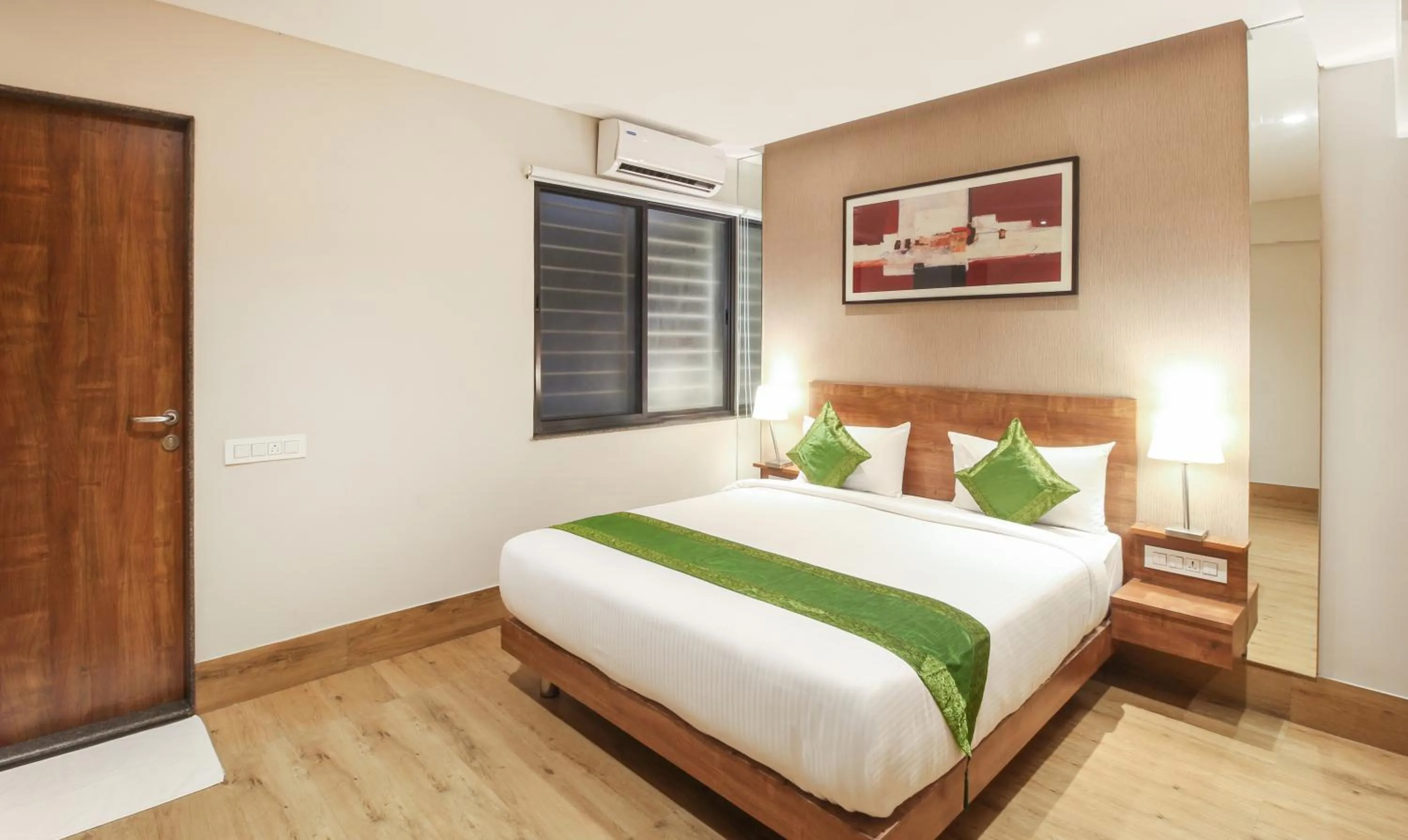 Bed in Treebo Elite Residency - 2 kms from Railway station