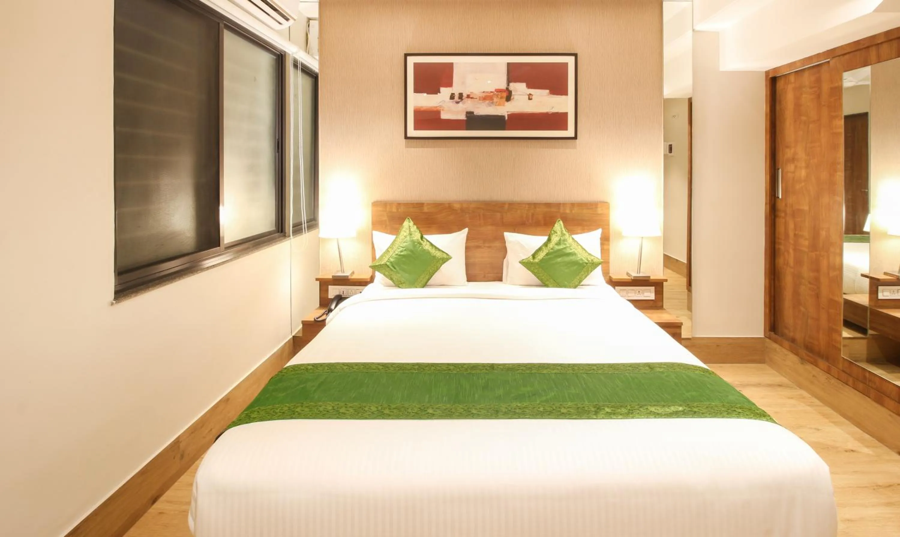 Bed in Treebo Elite Residency - 2 kms from Railway station