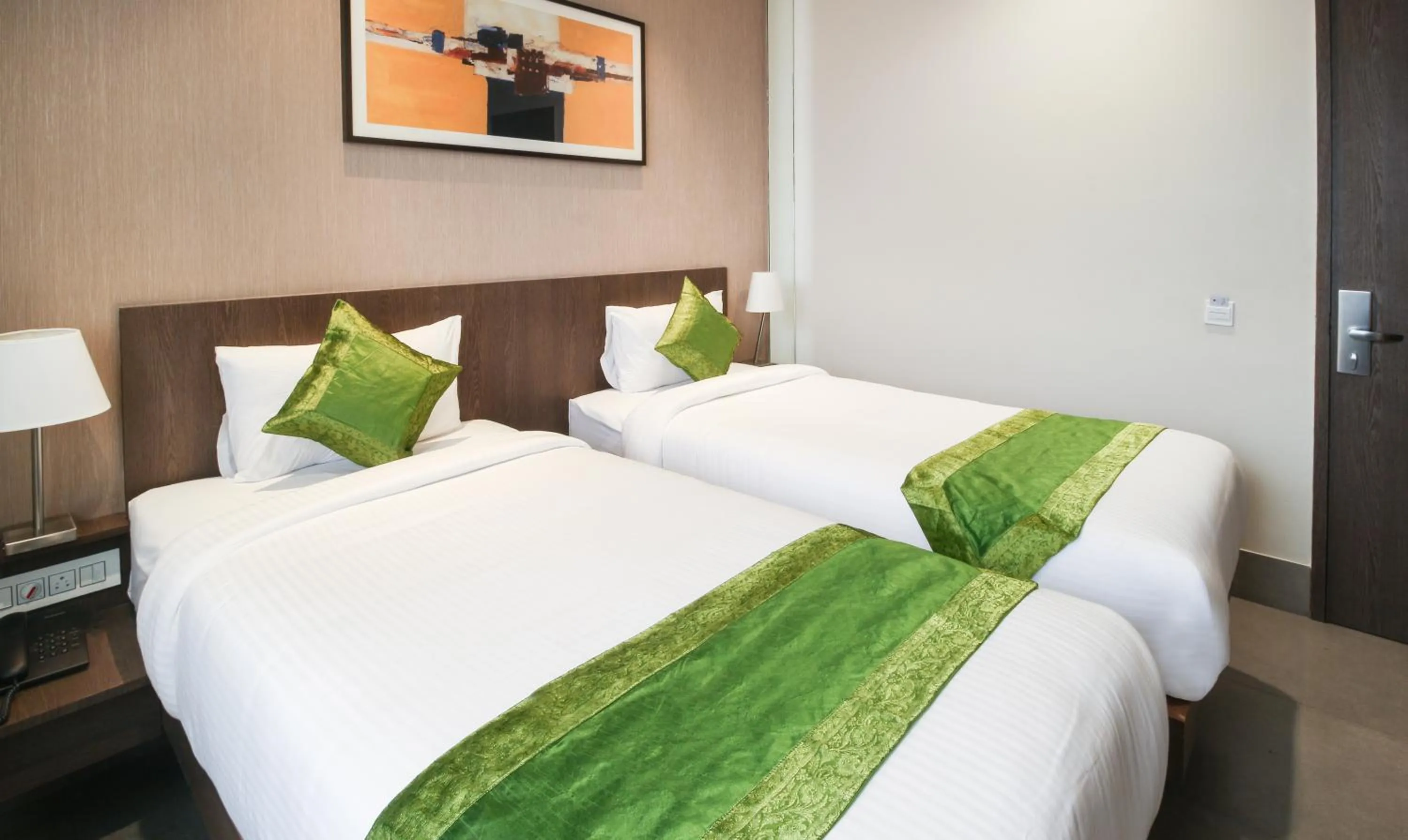 Bed in Treebo Elite Residency - 2 kms from Railway station