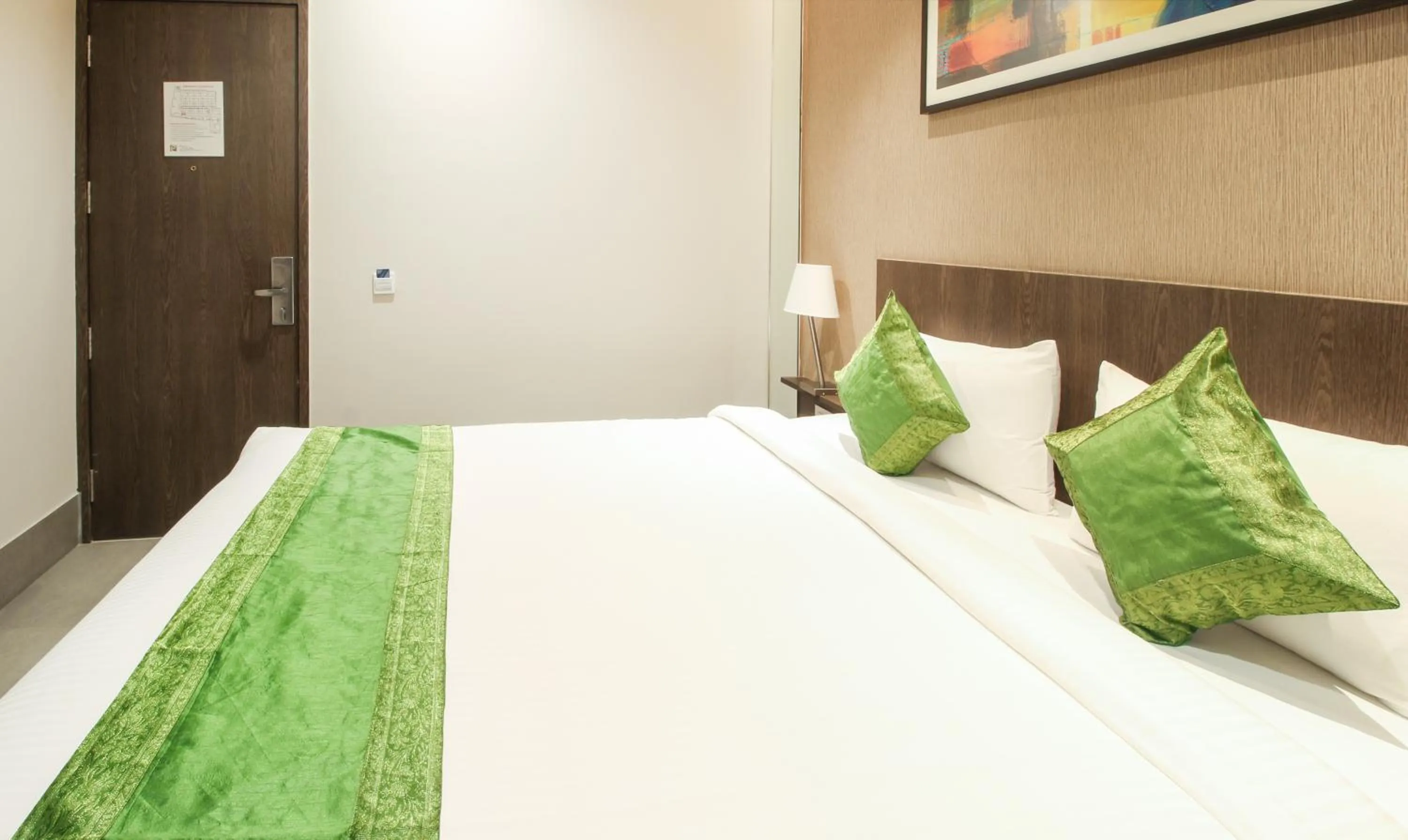 Bed in Treebo Elite Residency - 2 kms from Railway station