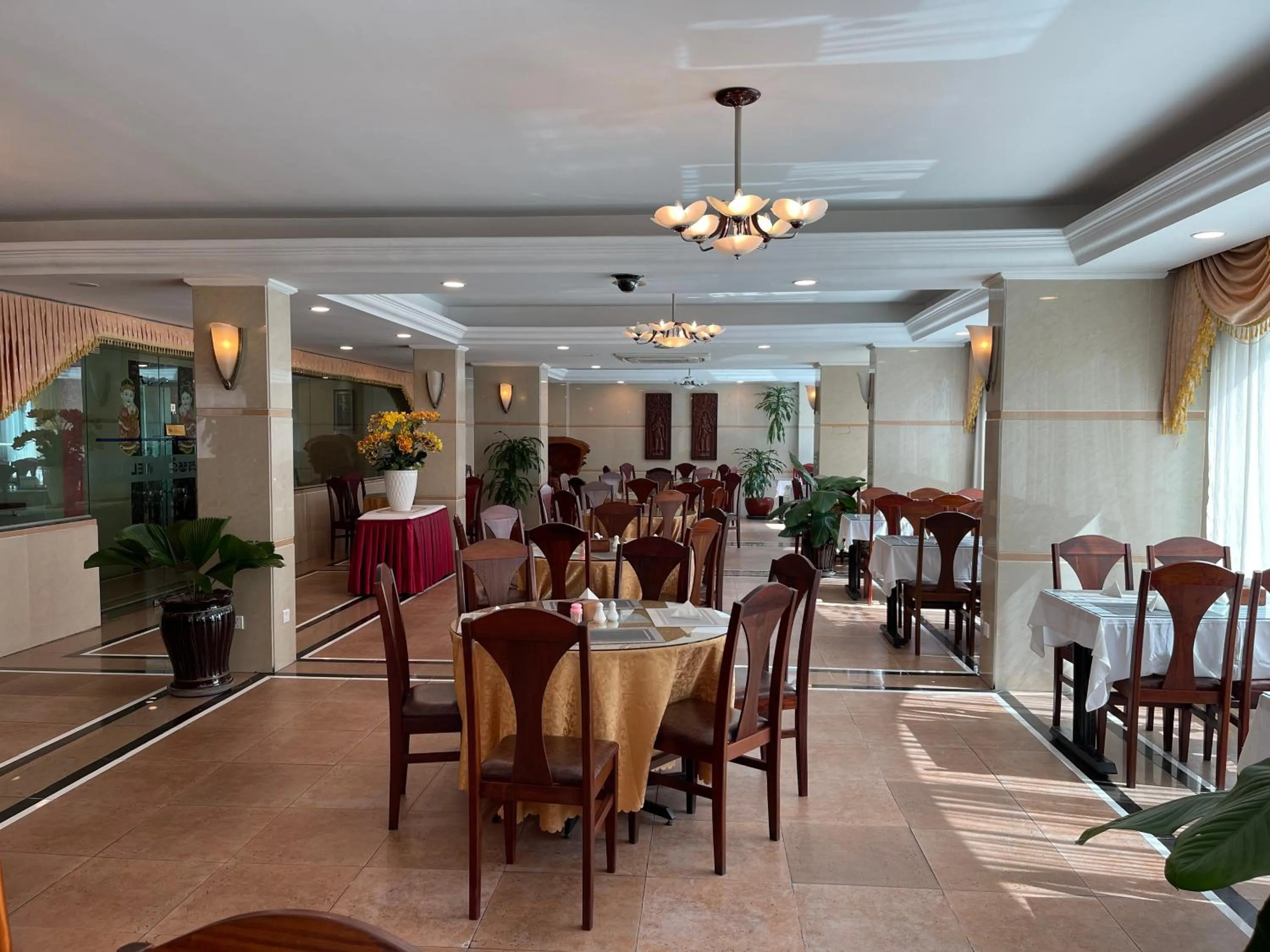 Restaurant/places to eat in Hotel Sor