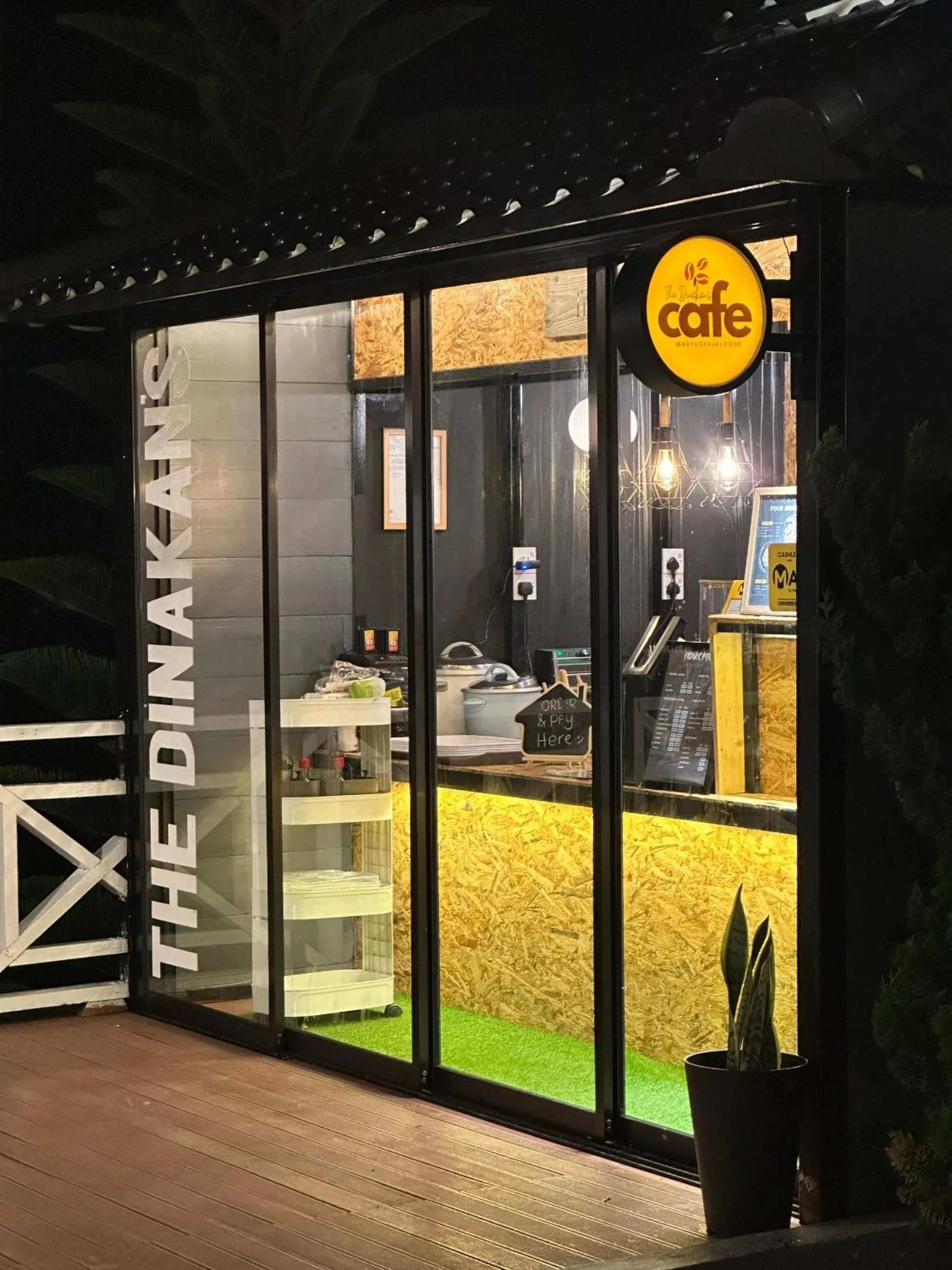 Restaurant/places to eat in Bayu Senja Lodge