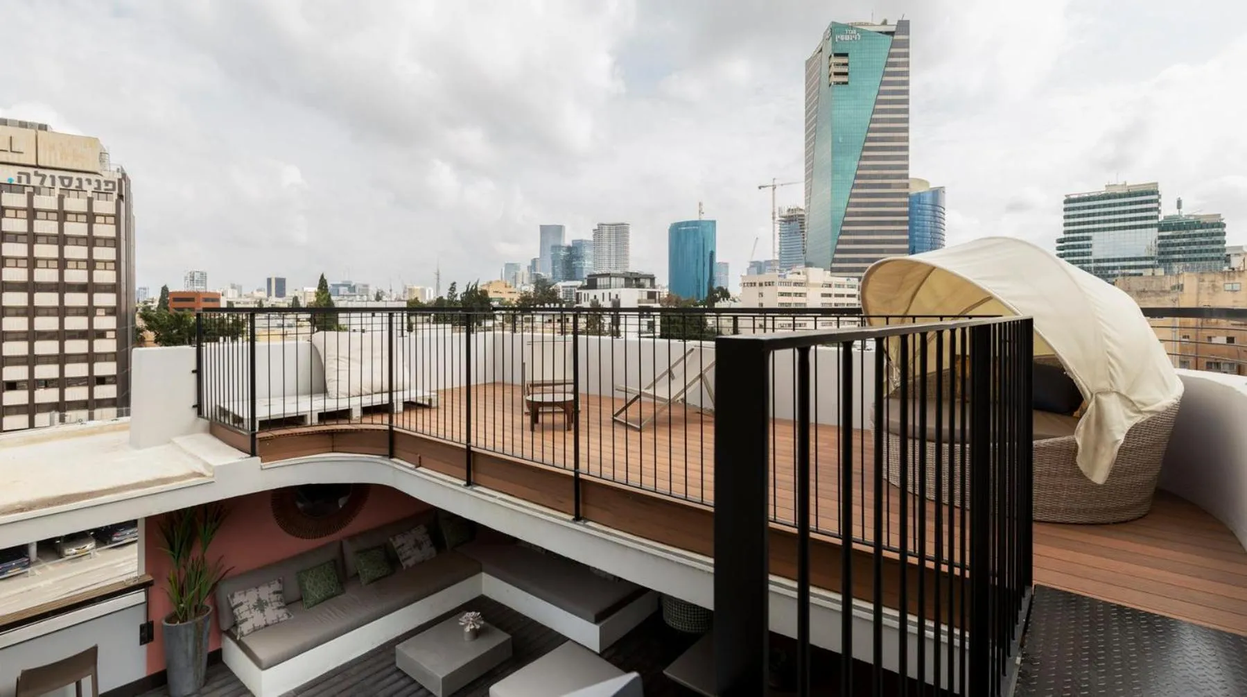 Balcony/Terrace in Penthouse 3BR near Rothschild bd by HolyGuest
