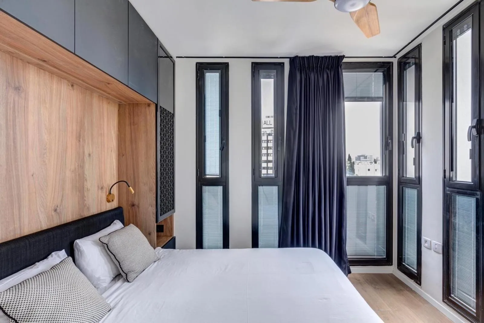 Bed in Penthouse 3BR near Rothschild bd by HolyGuest
