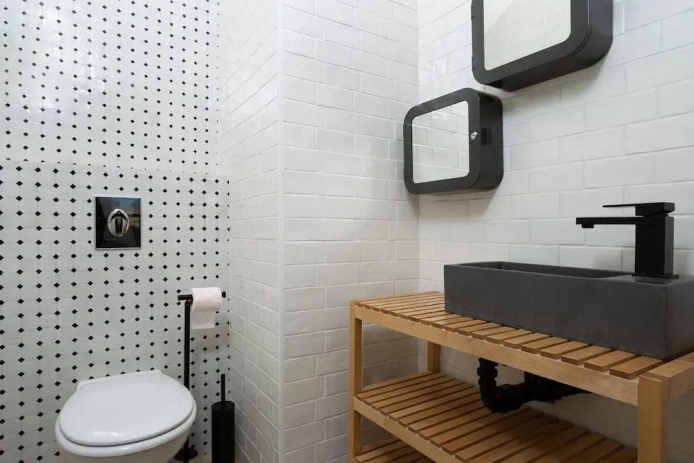 Bathroom in Penthouse 3BR near Rothschild bd by HolyGuest