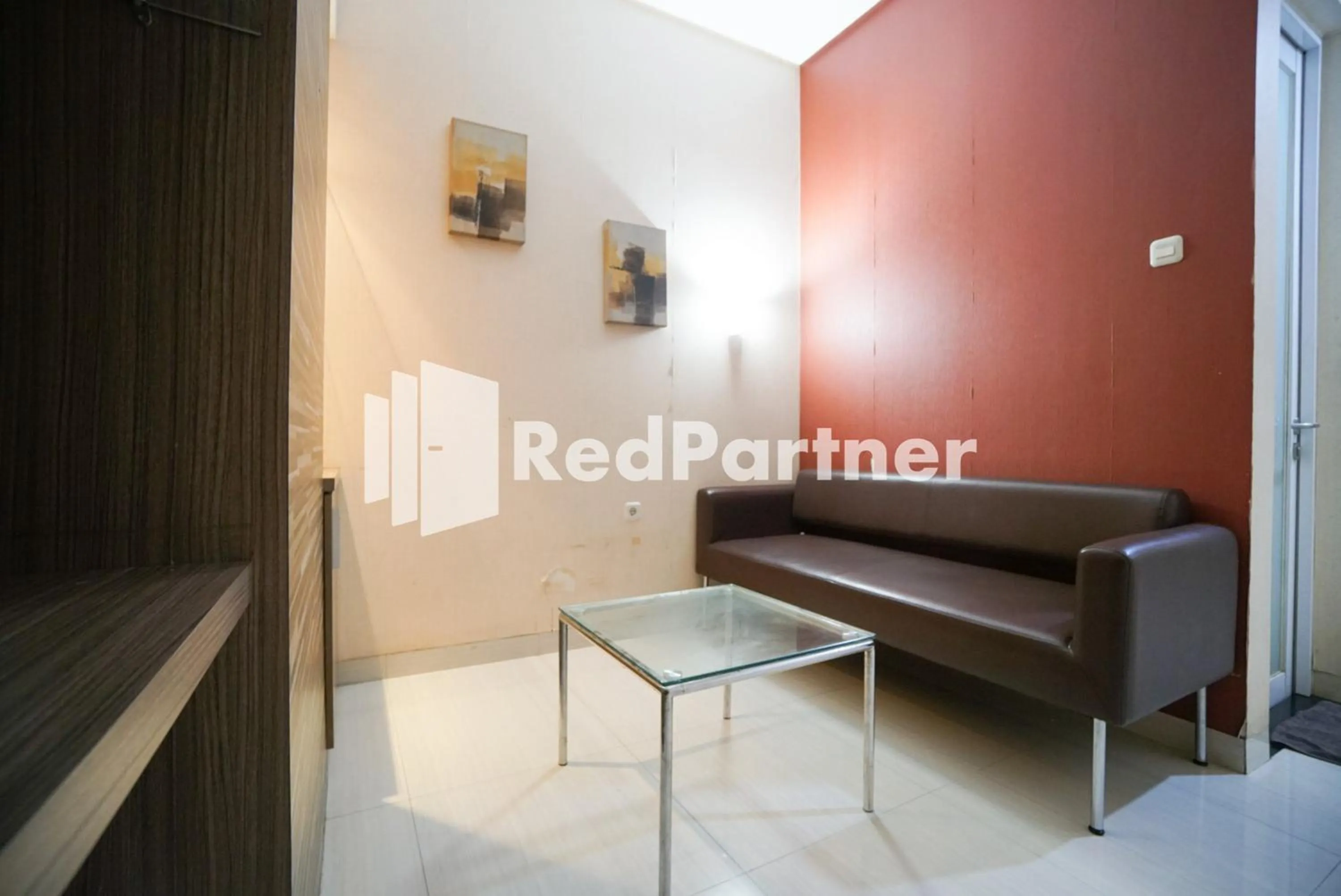 Living room in Tirta Mansion Lippo Karawaci Mitra RedDoorz